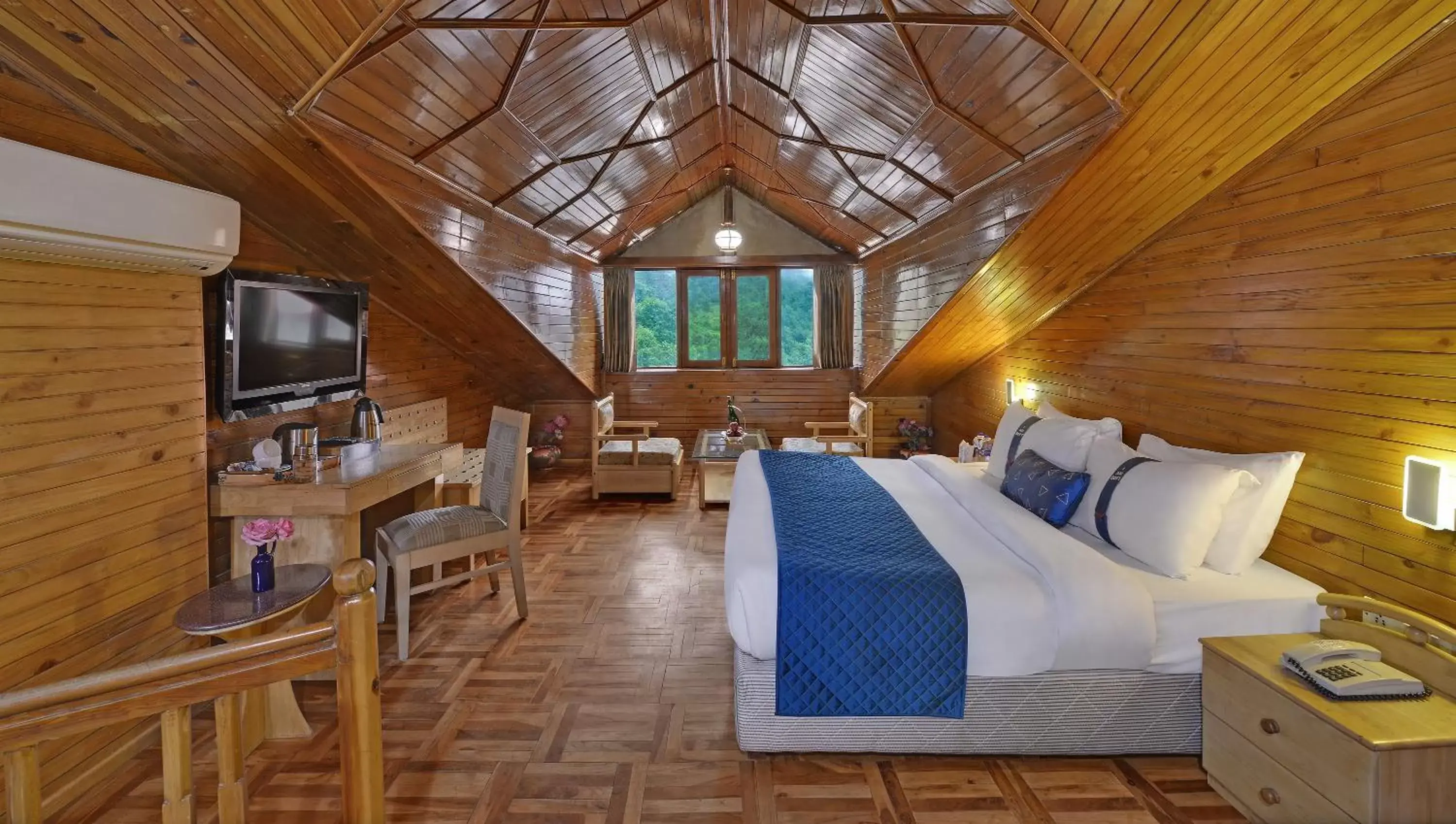 Bedroom in The Manali Inn