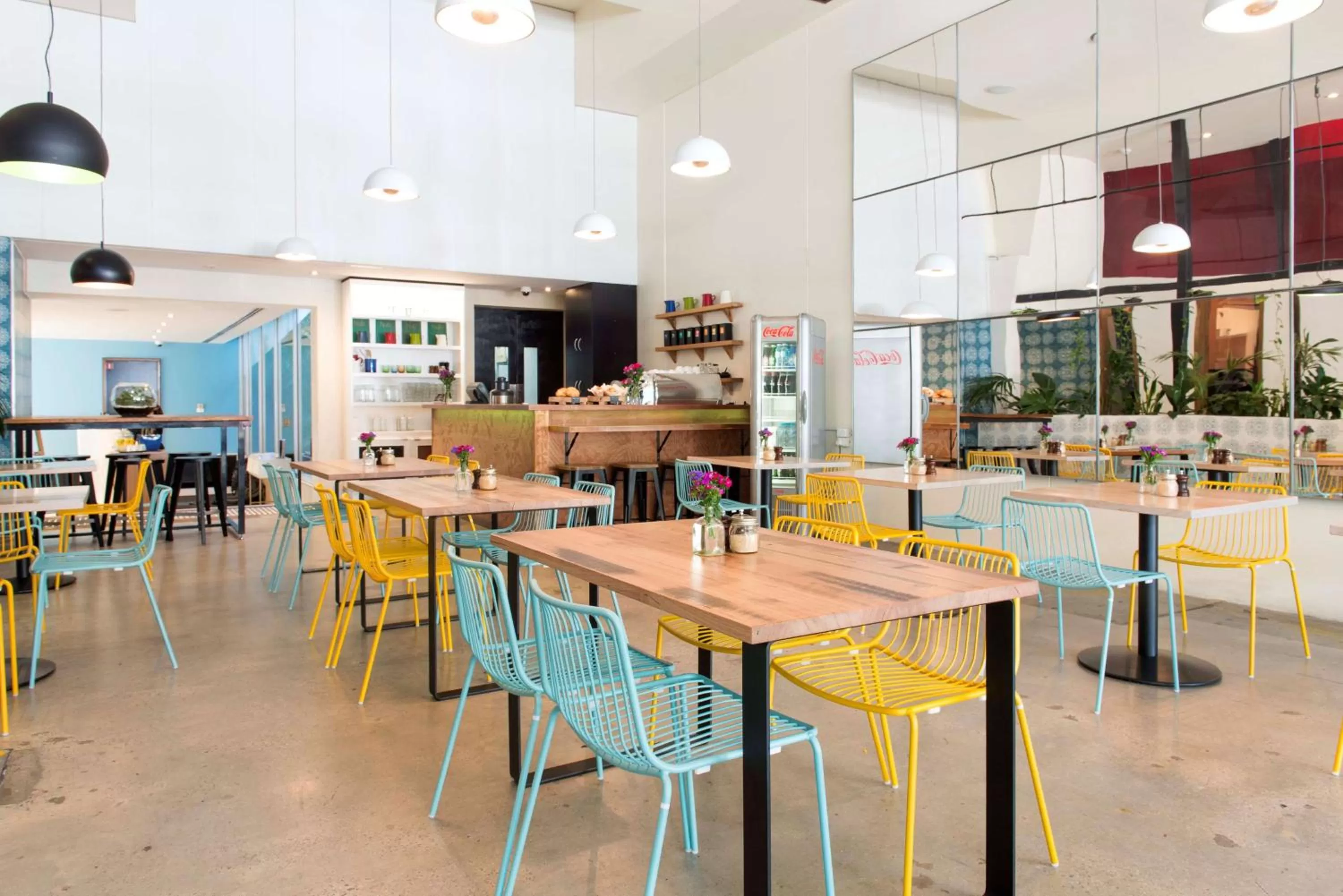 Restaurant/places to eat in Saint Kilda Beach Hotel