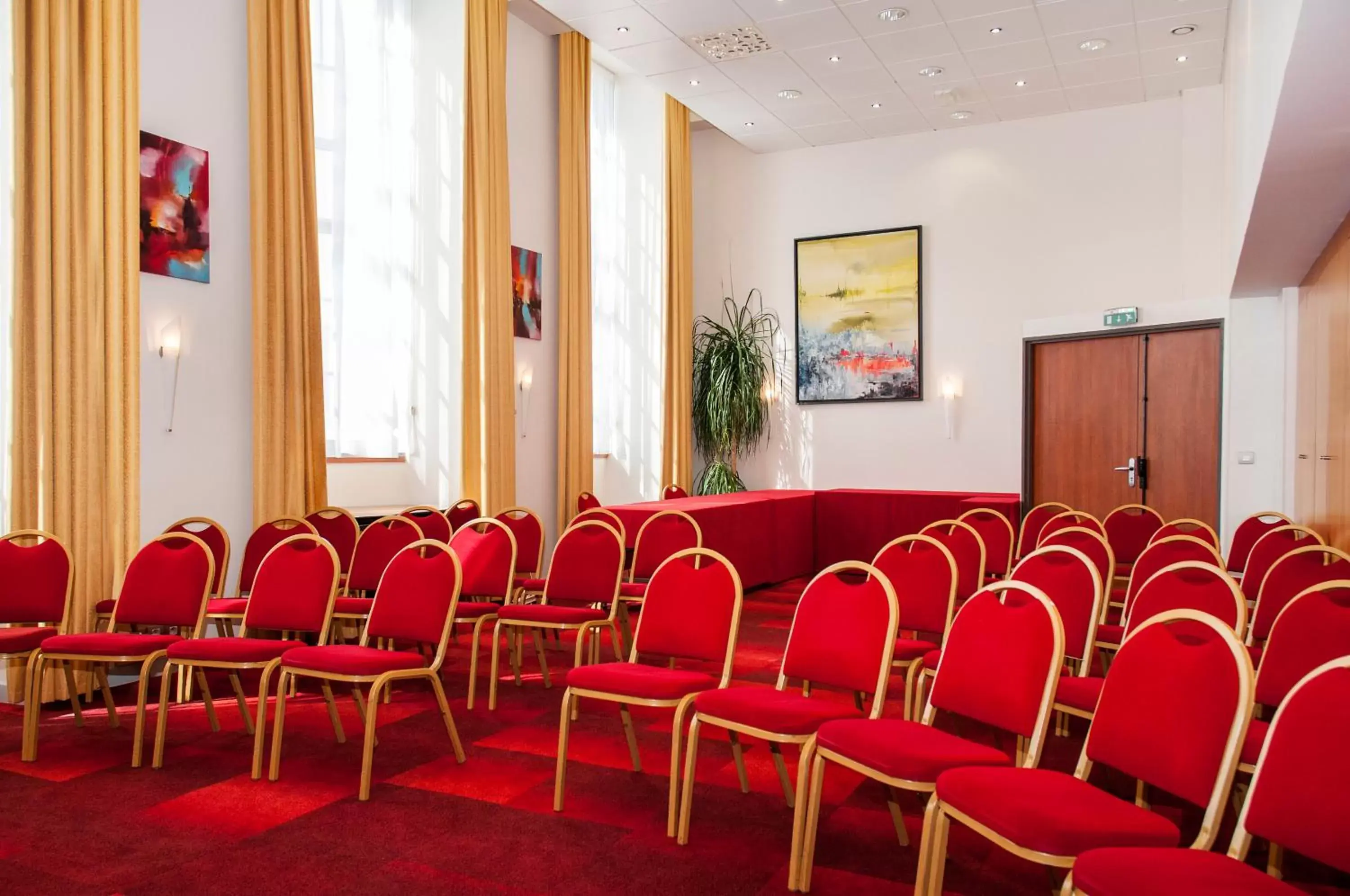 Meeting/conference room in Best Western Plus Hôtel Colbert