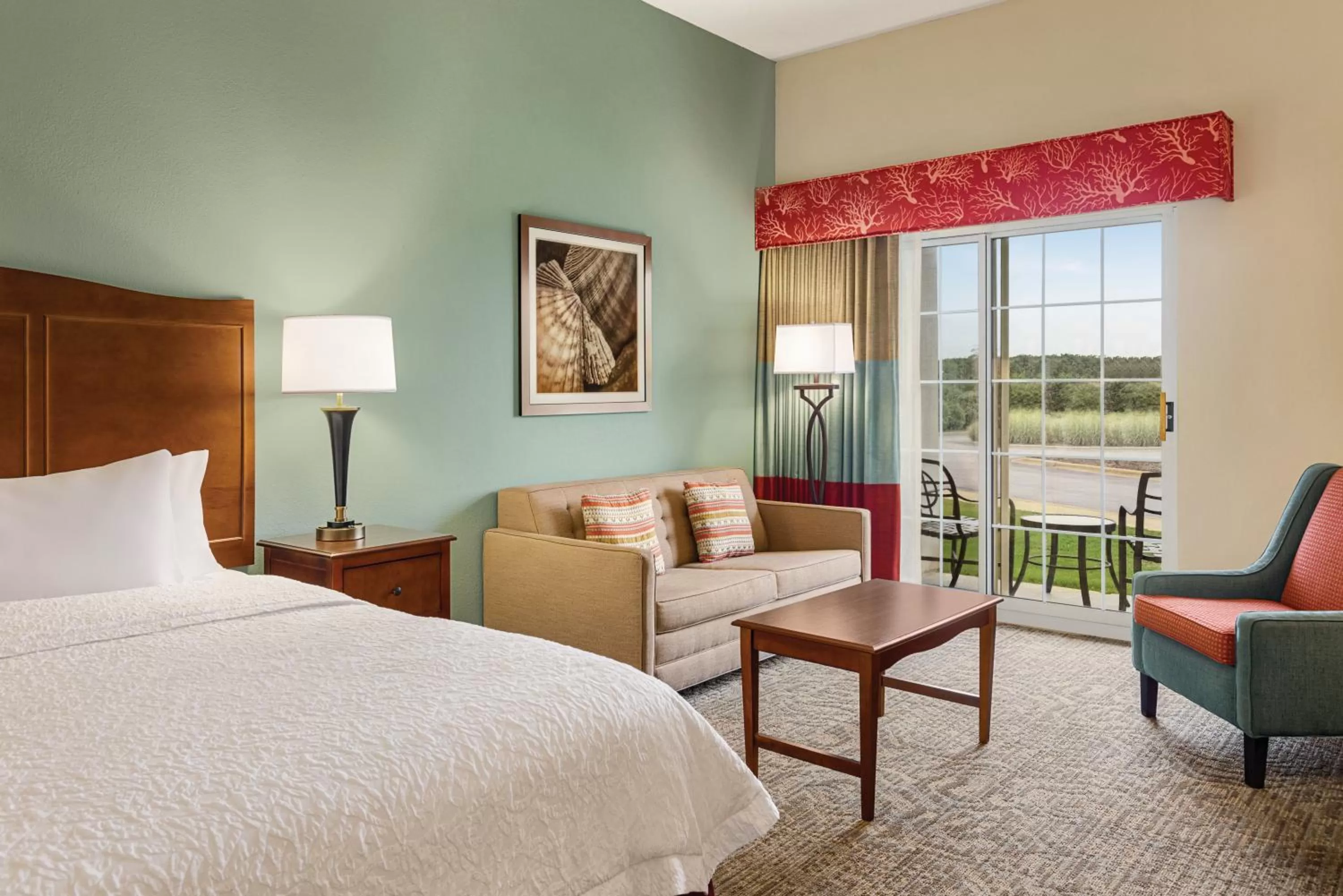 Property building, Bed in Hampton Inn & Suites Outer Banks/Corolla