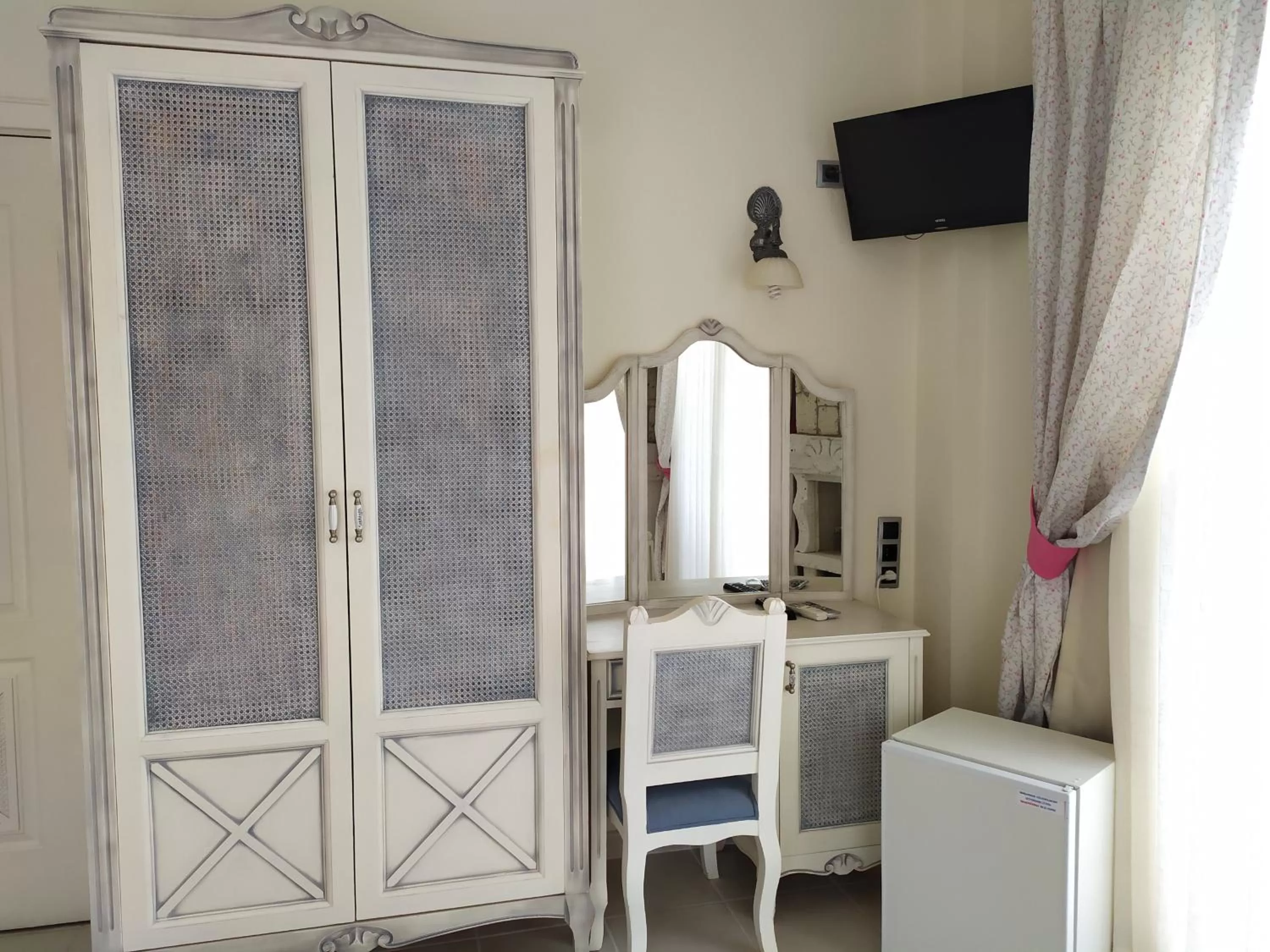 TV/Entertainment Center in Dolina Hotel