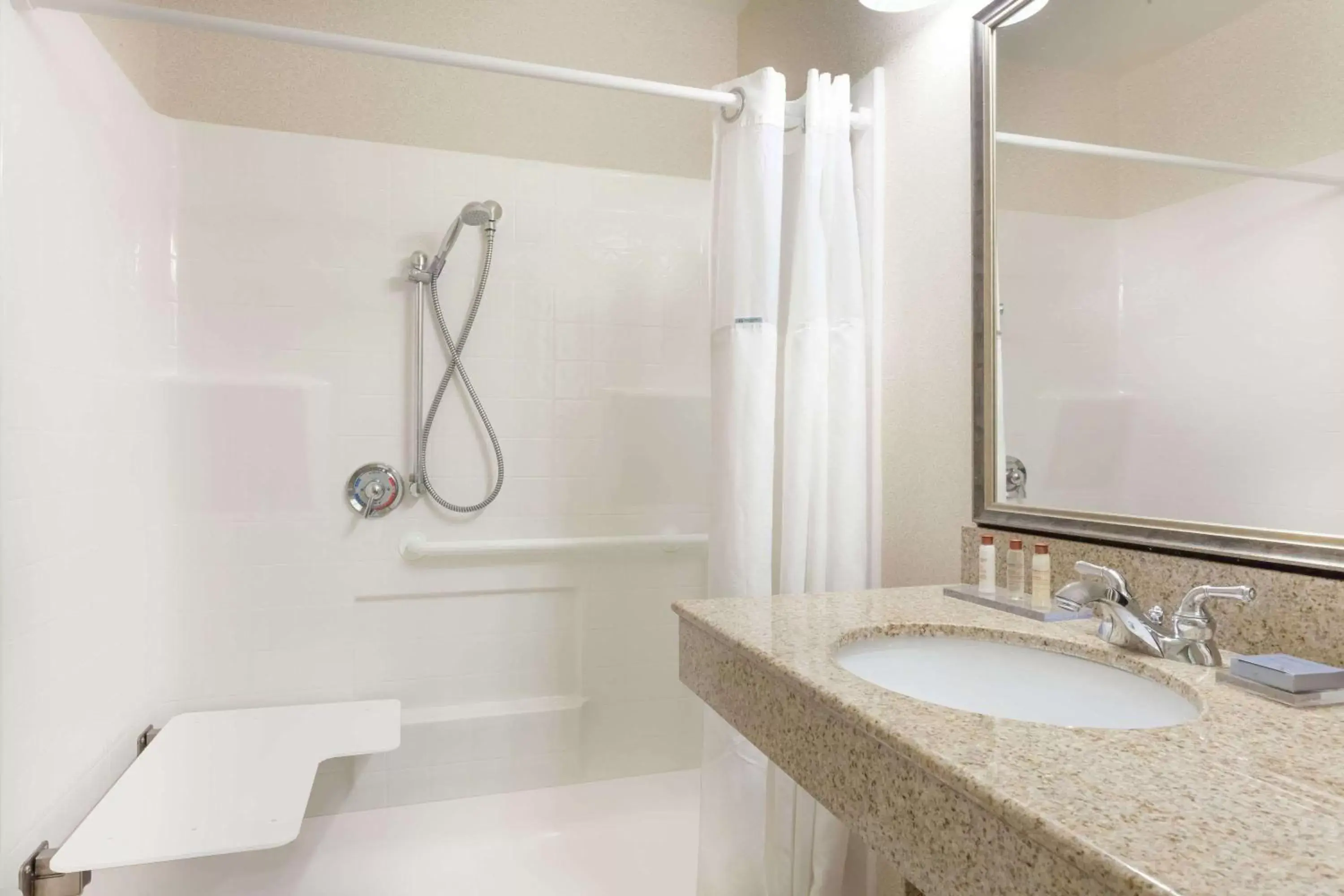 Shower, Bathroom in Wingate by Wyndham Columbia/Lexington