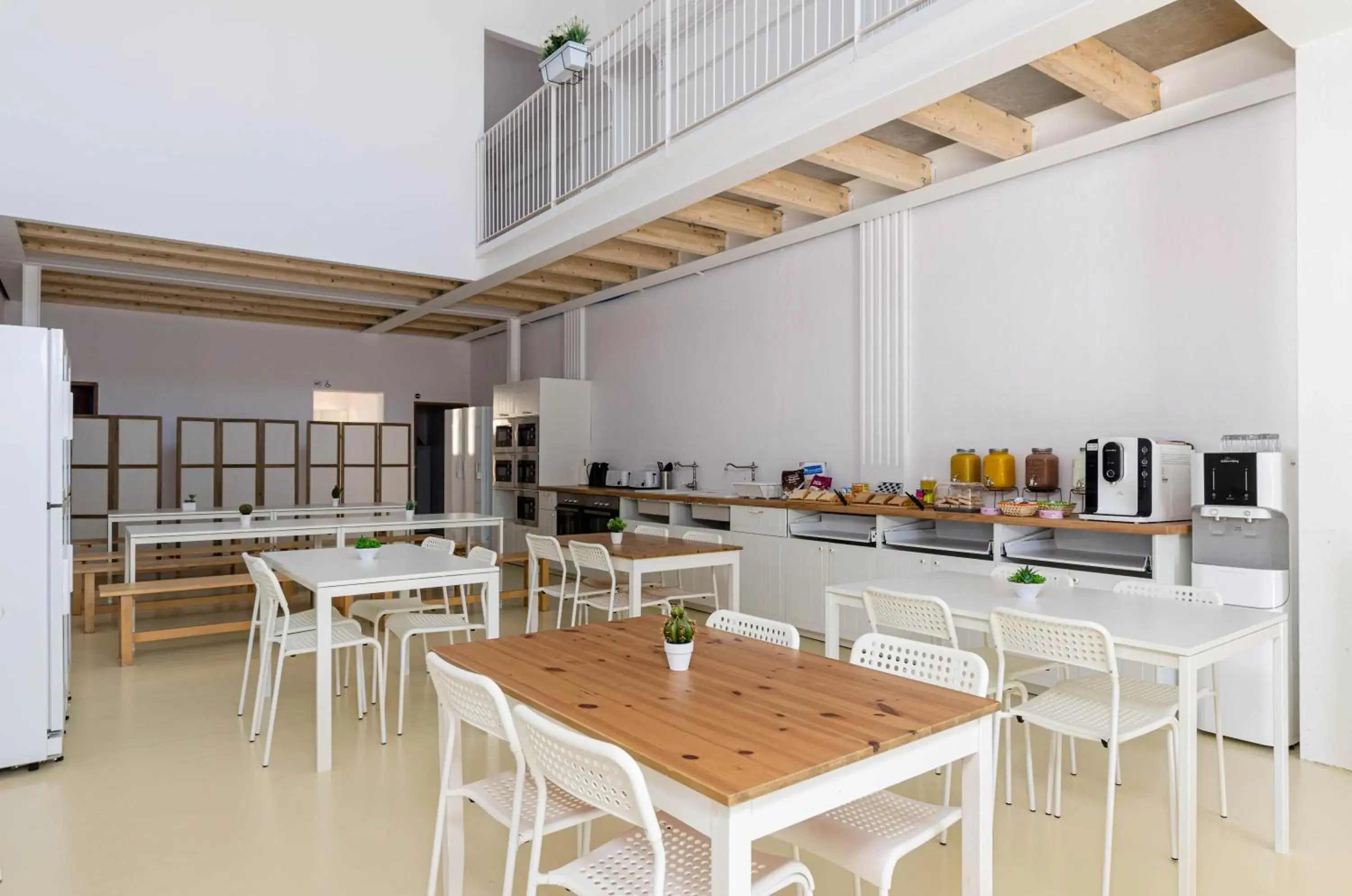 Communal kitchen, Restaurant/Places to Eat in Urban Hostel Palma - Albergue Juvenil - Youth Hostel