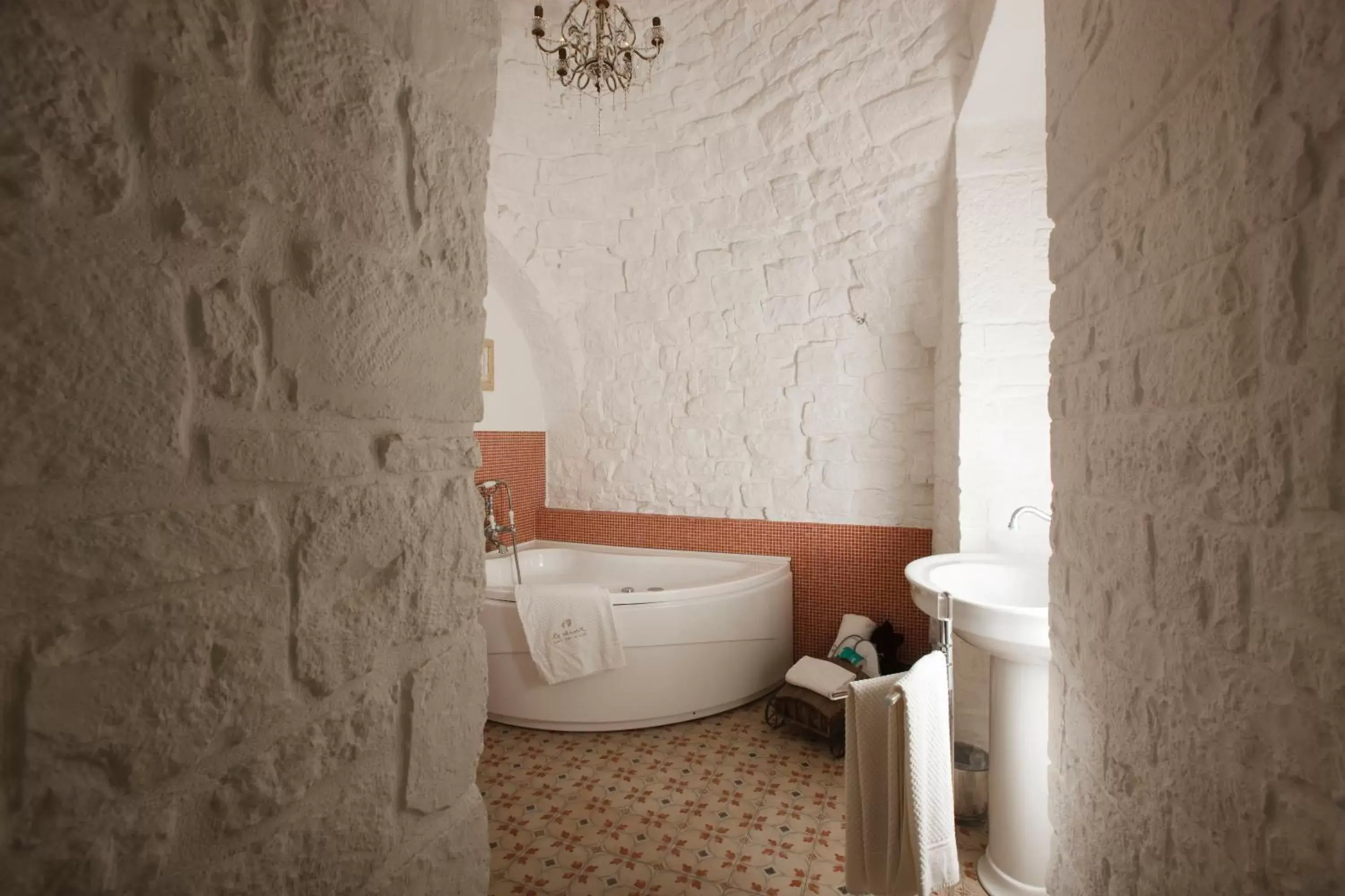 Bathroom in Le Alcove-Luxury Hotel nei Trulli