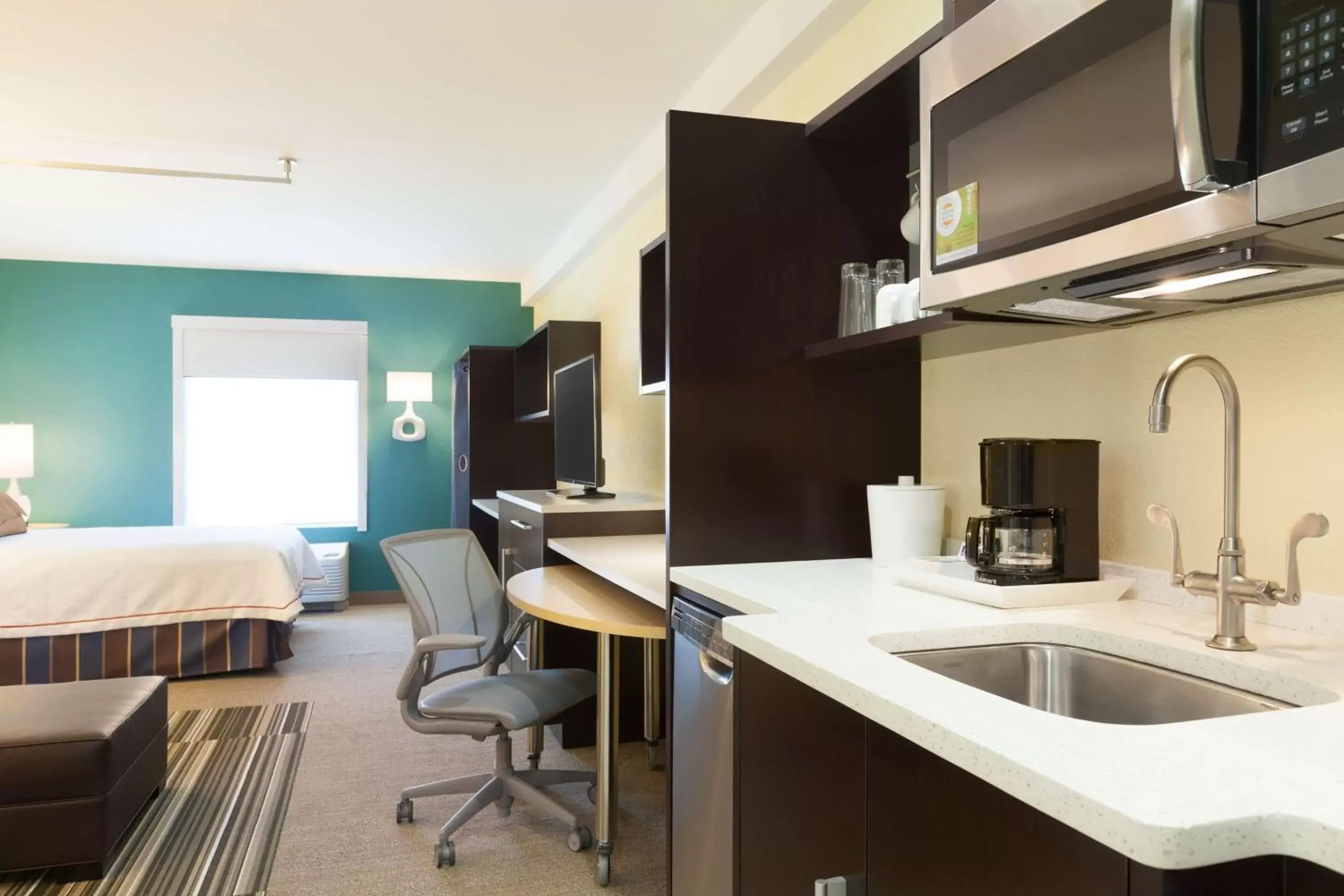 Kitchen or kitchenette, Kitchen/Kitchenette in Home2 Suites By Hilton El Paso Airport