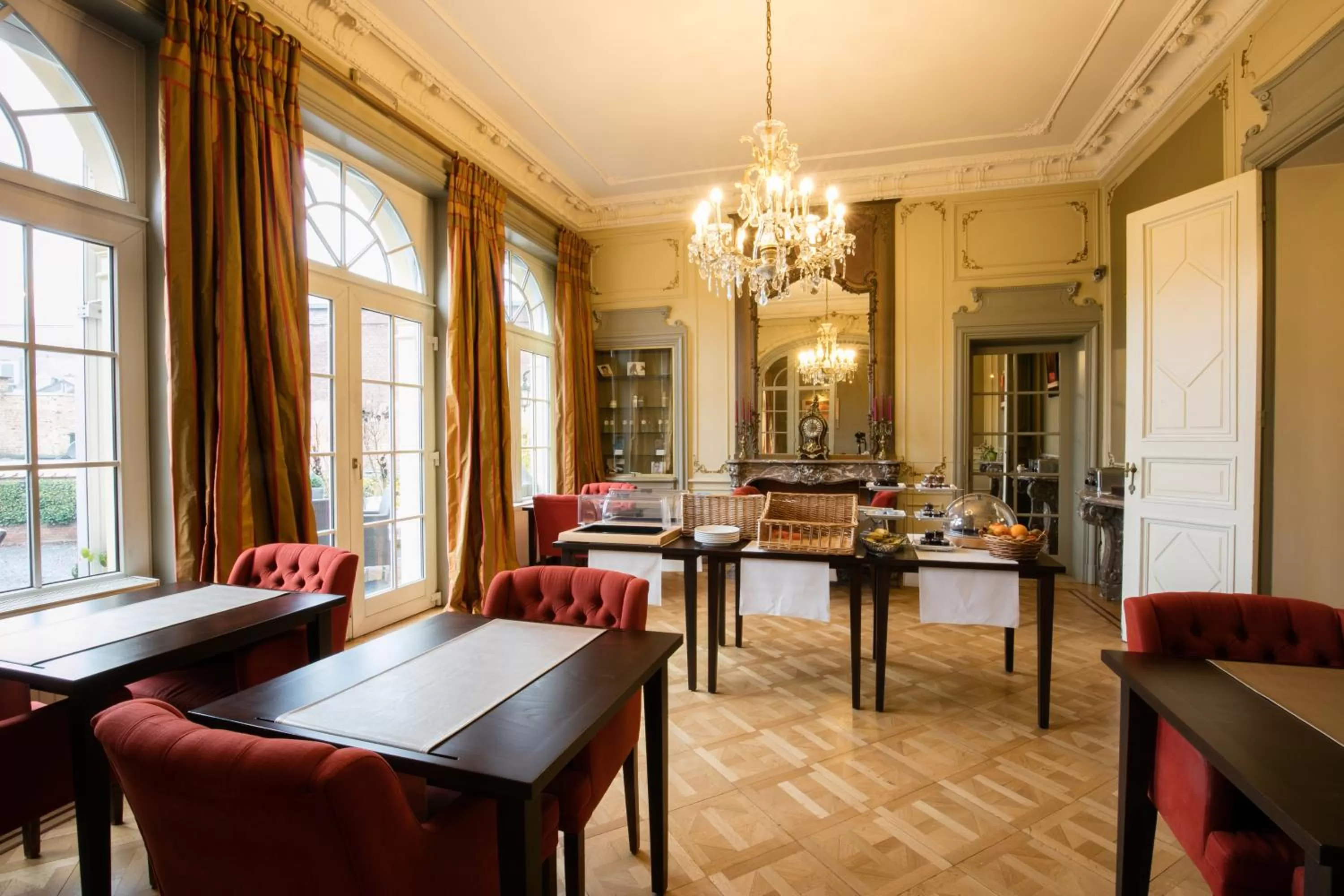 Restaurant/places to eat in La Villa des Fleurs