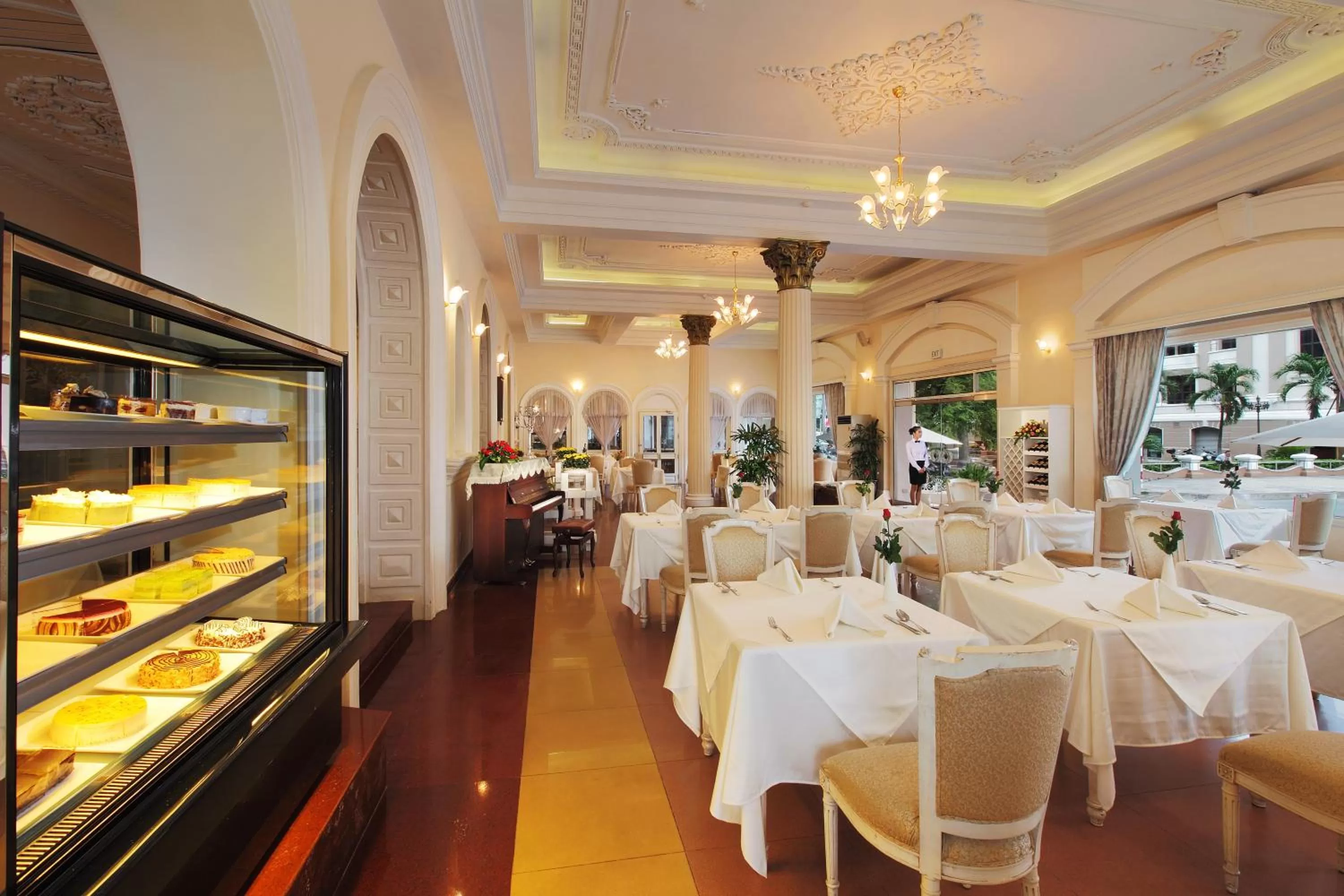 Restaurant/places to eat in Hotel Continental Saigon
