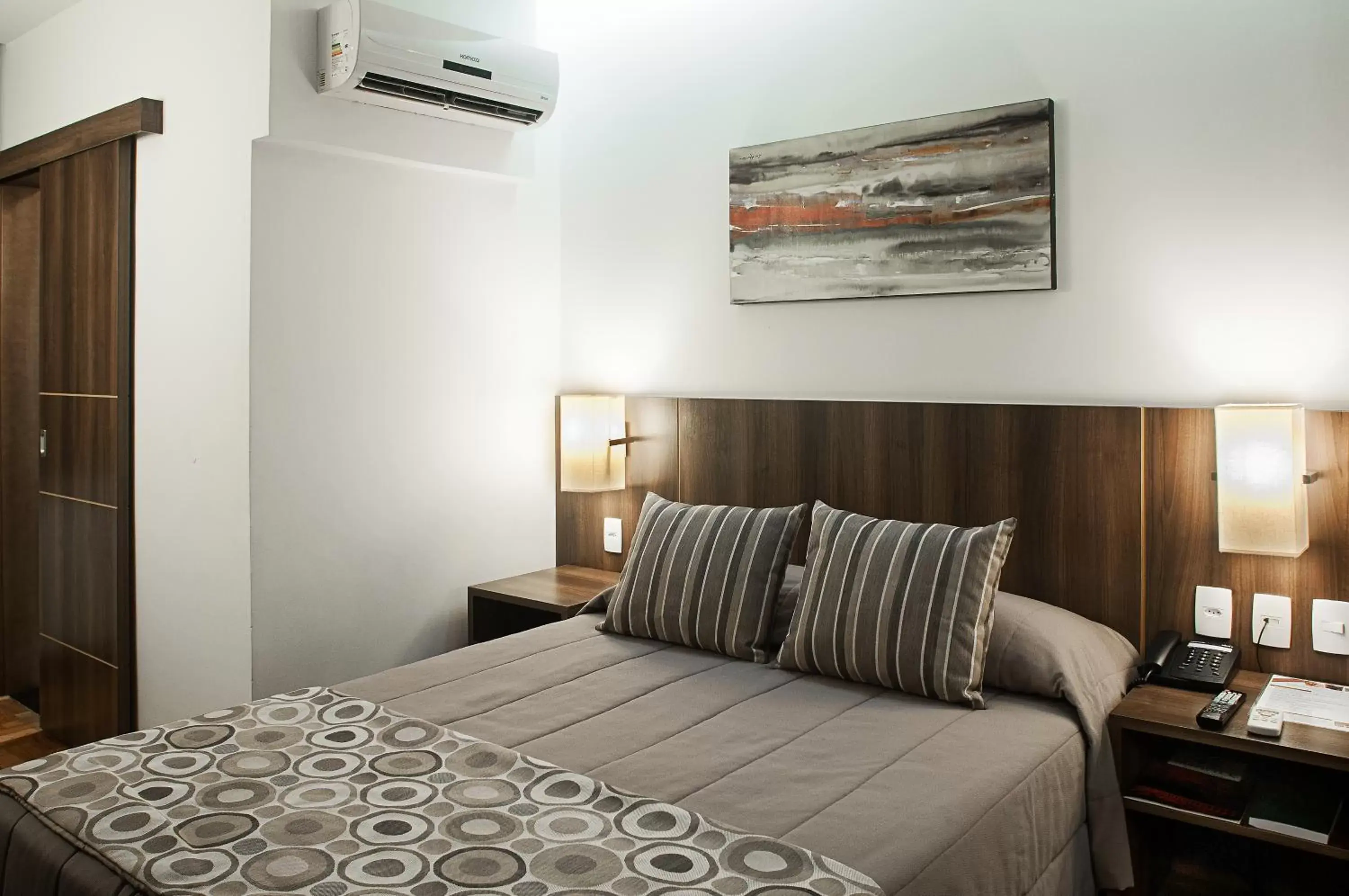 Budget Double Room in Normandy Hotel Budget Double Room in Normandy Hotel