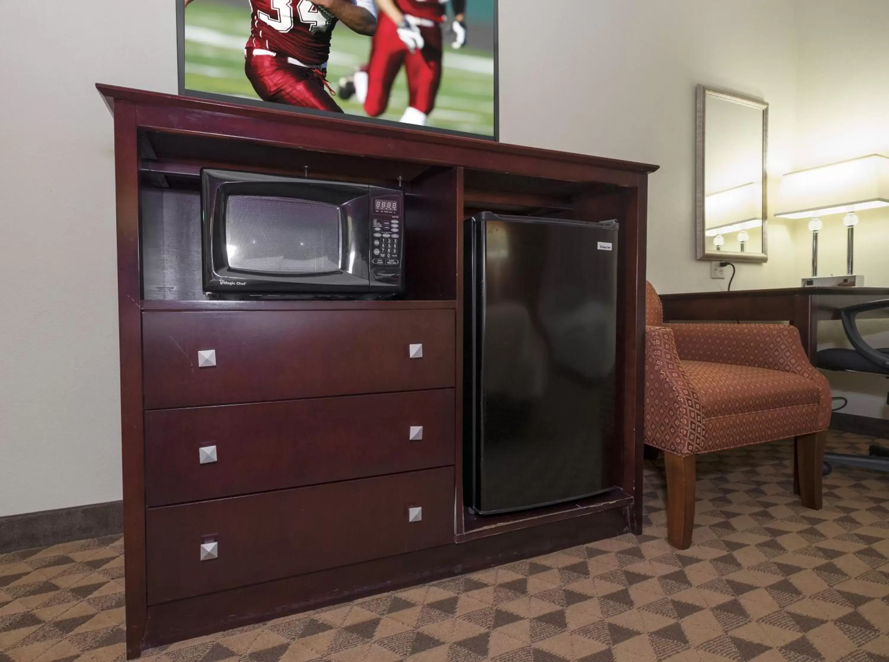 Photo of the whole room, TV/Entertainment Center in Red Roof Inn & Suites Cincinnati North-Mason