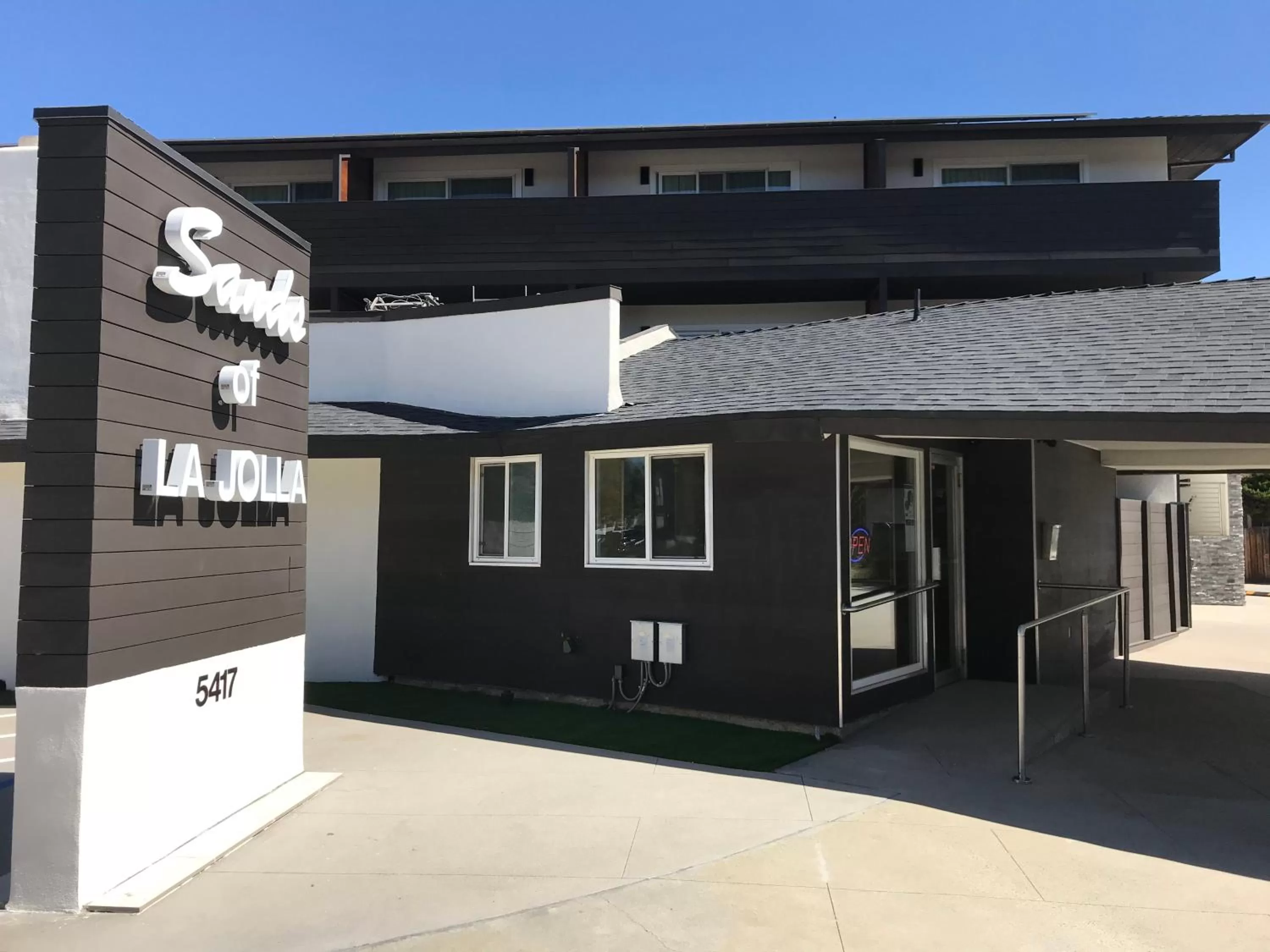 Facade/entrance in Sands Of La Jolla