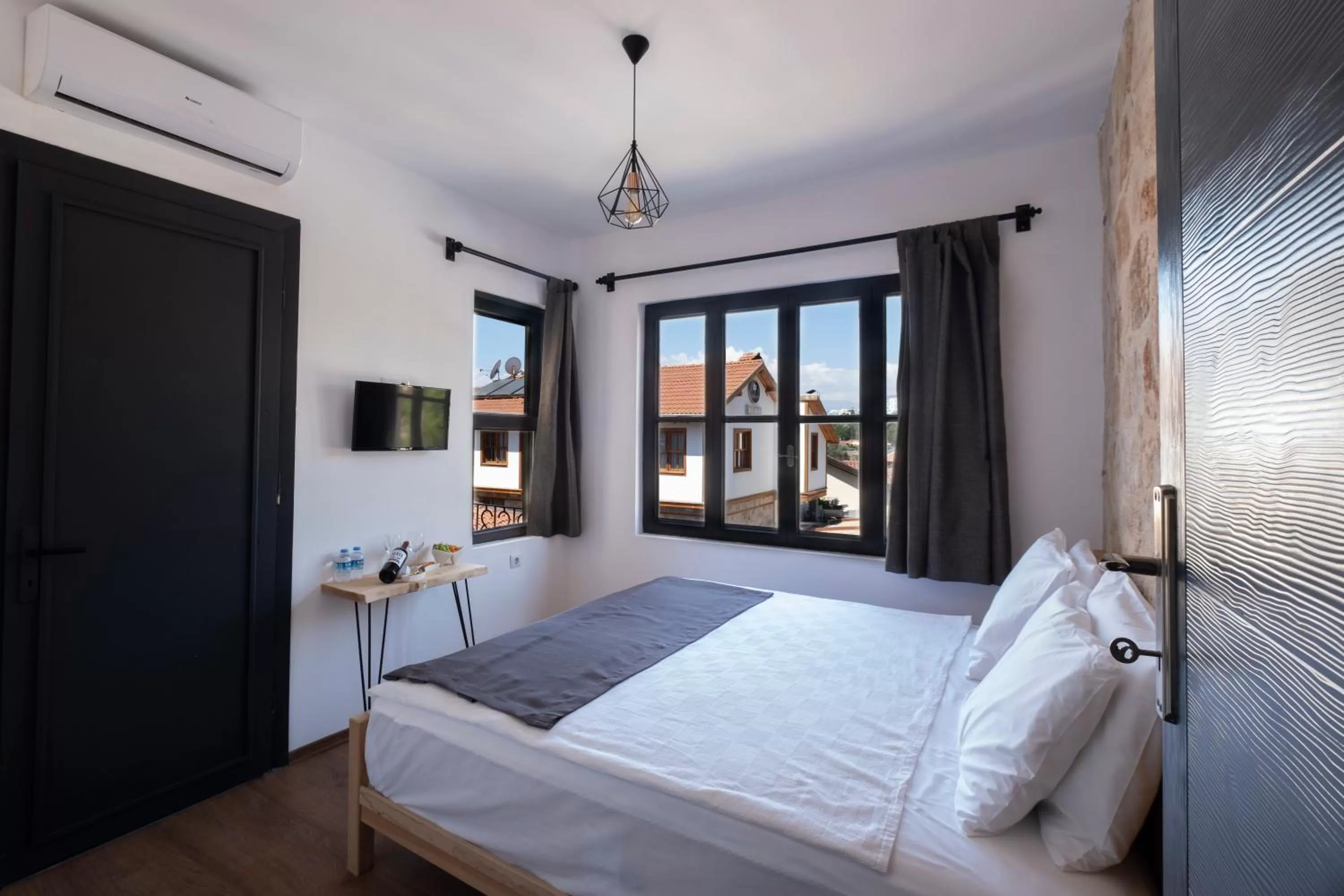 View (from property/room), Bed in Solo Boutique Hotel