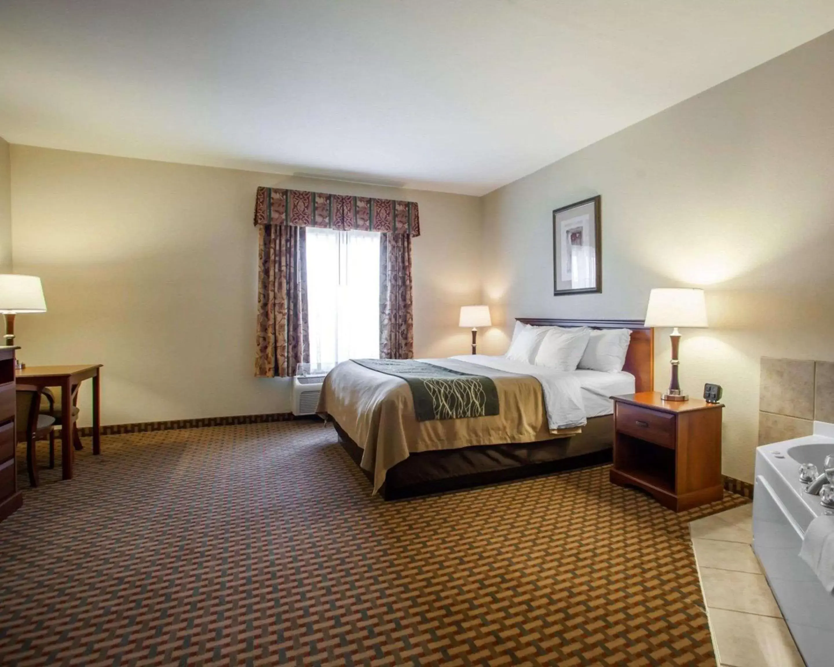 Photo of the whole room, Bed in Comfort Inn & Suites Harrisonville