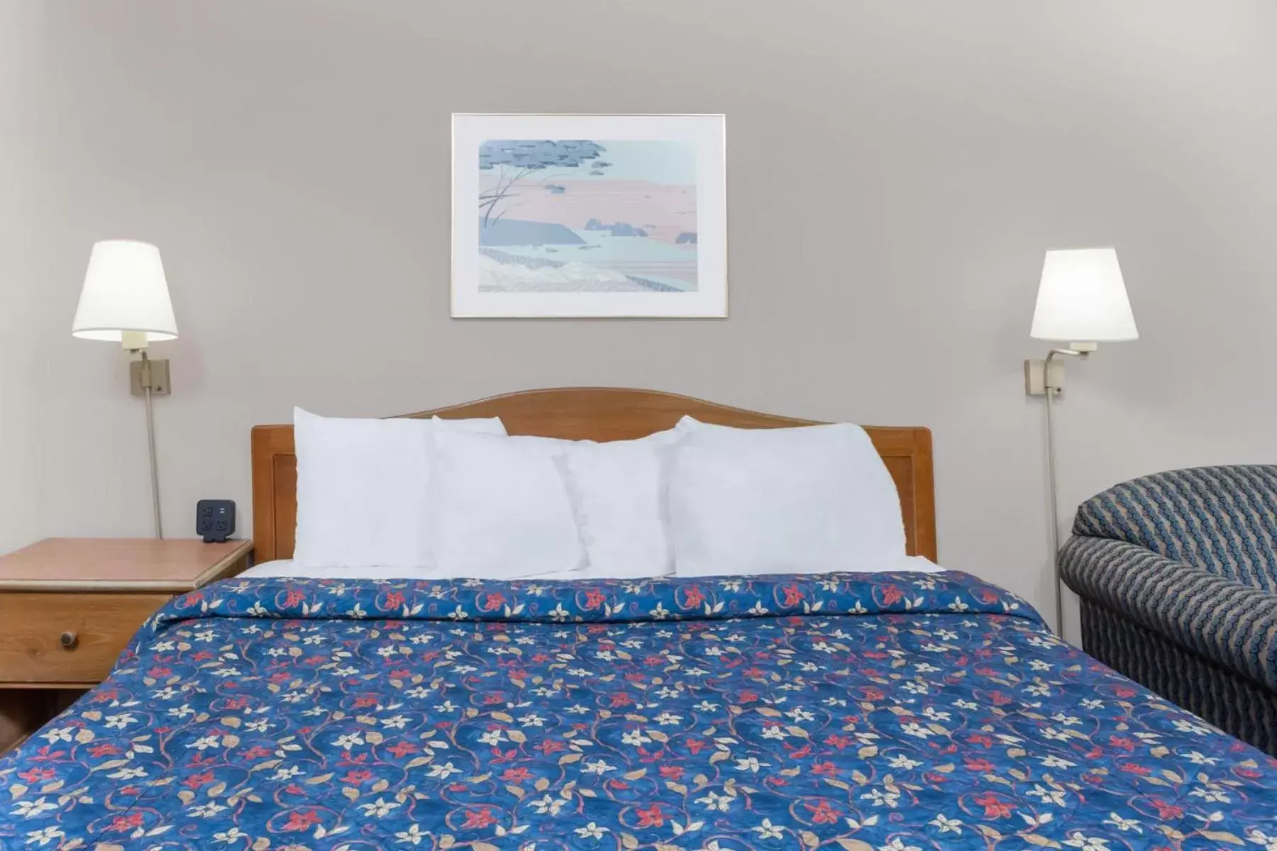 Bed in Days Inn by Wyndham Seguin TX