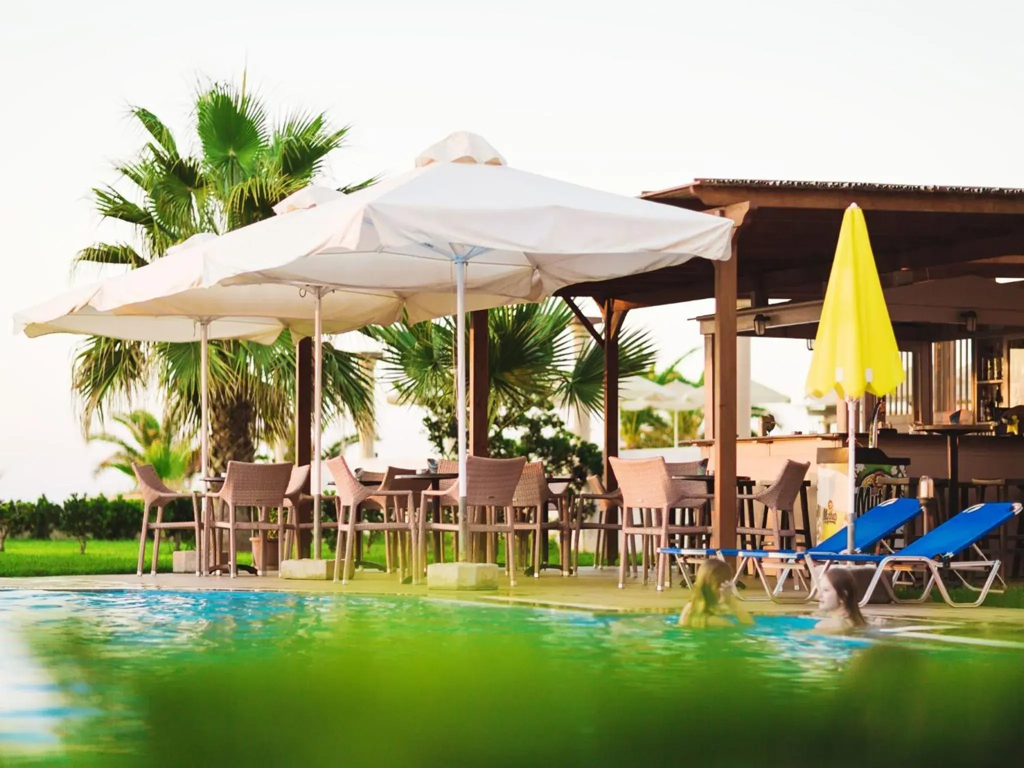 Lounge or bar, Swimming Pool in Ilian Beach