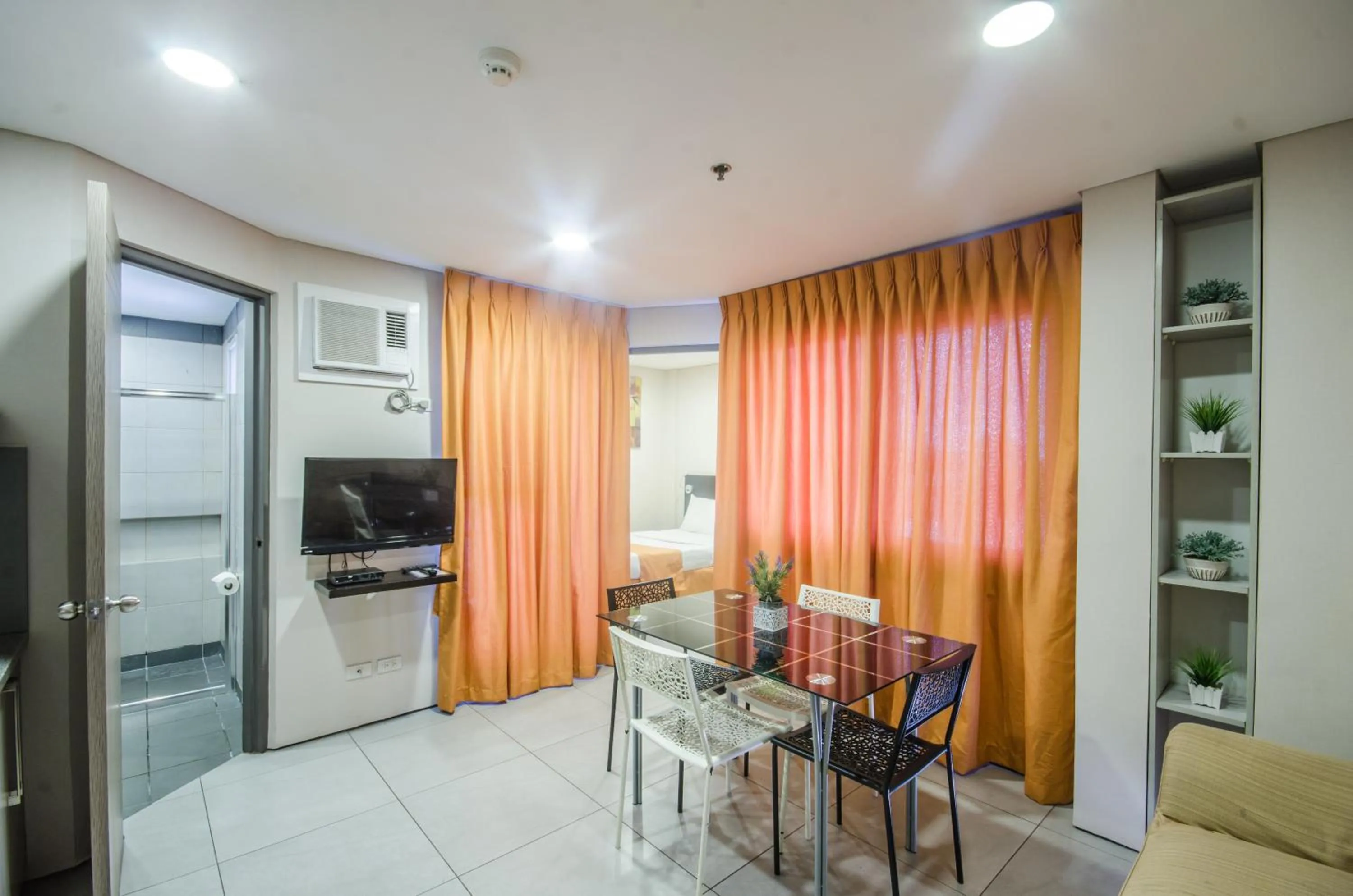 Dining area in Jade Hotel and Suites