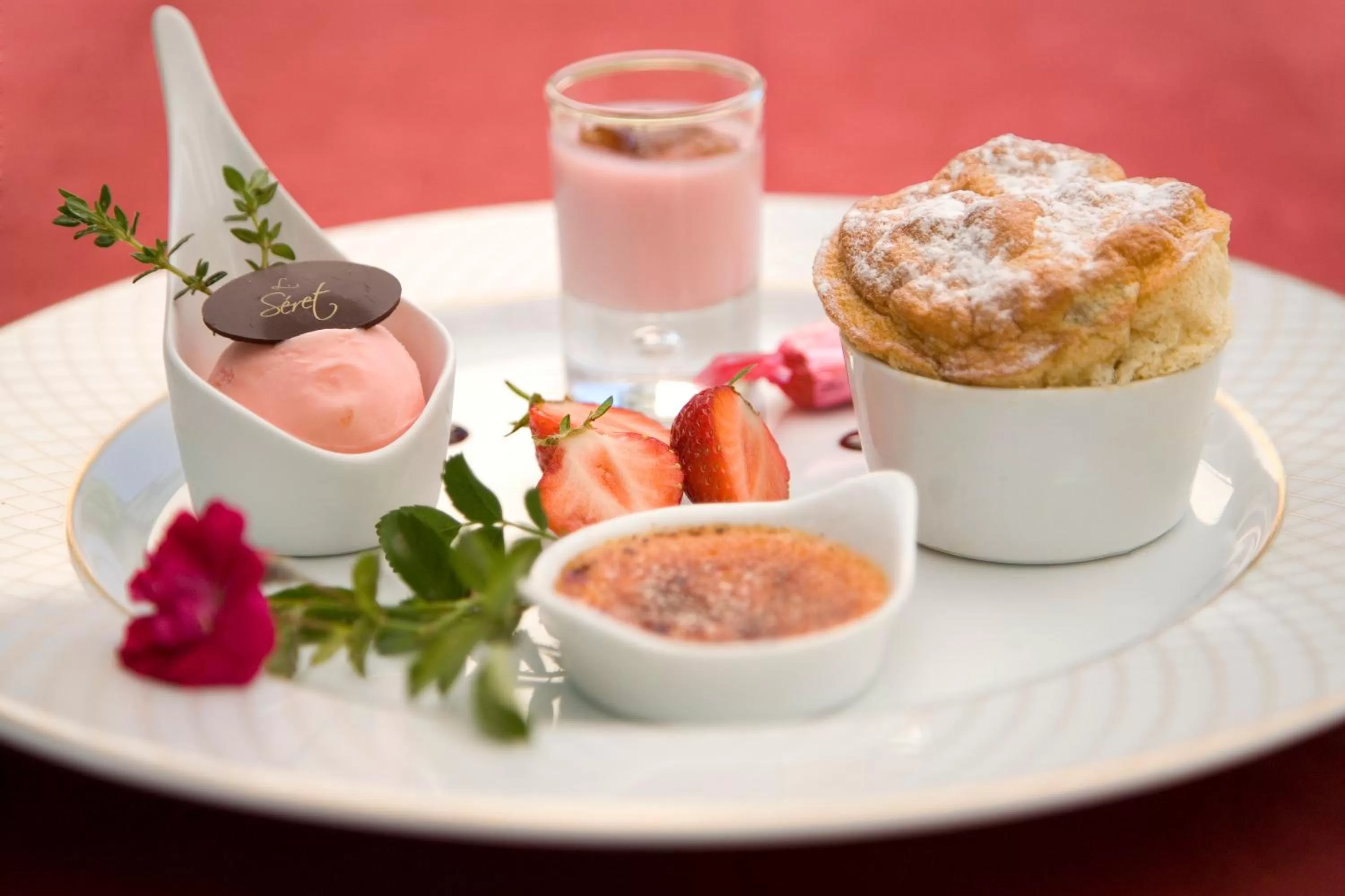 Restaurant/places to eat in Hôtel Aux Vieux Remparts, The Originals Relais