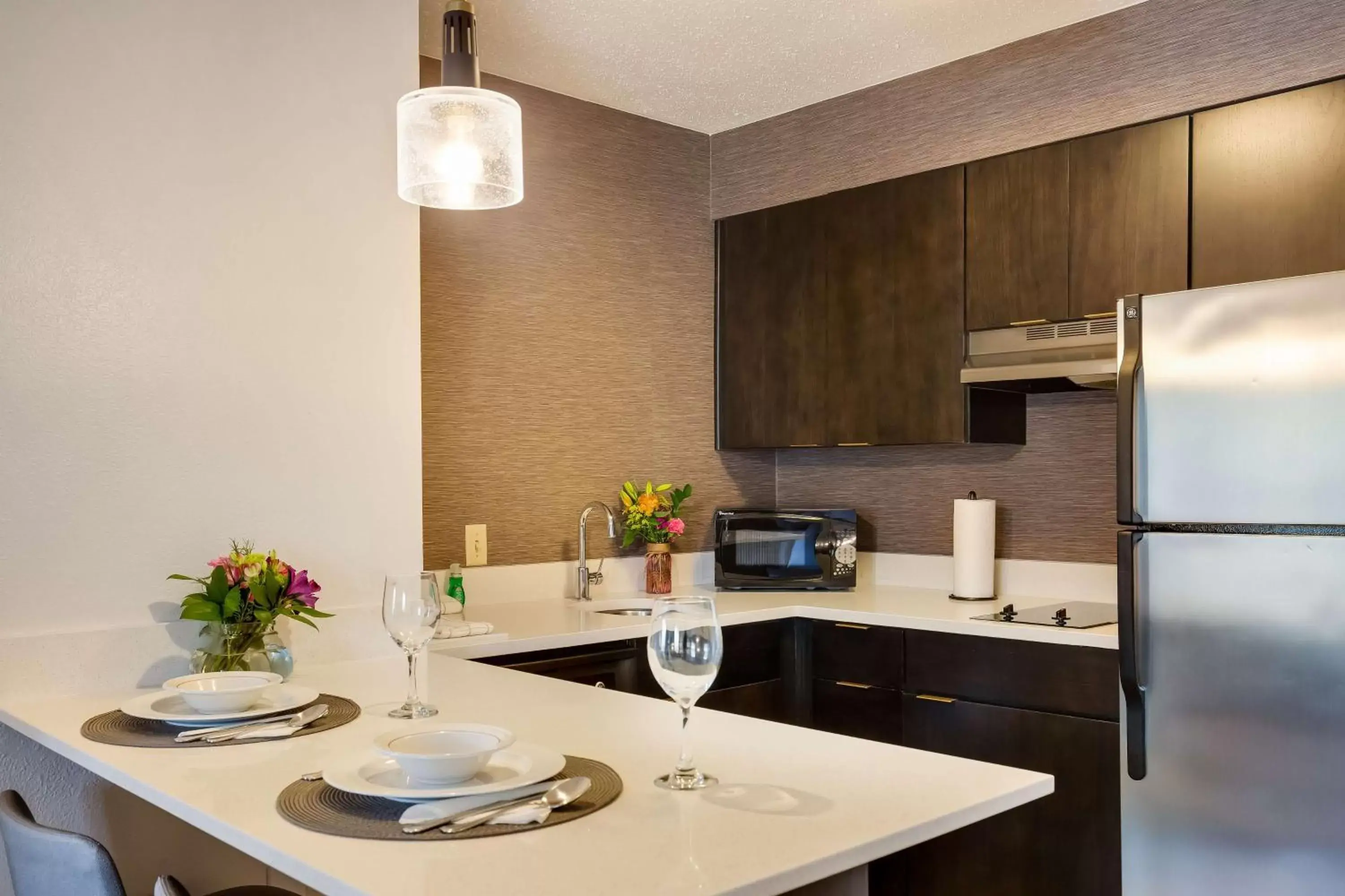 Bedroom, Kitchen/Kitchenette in Sonesta ES Suites Parsippany Morris Plains