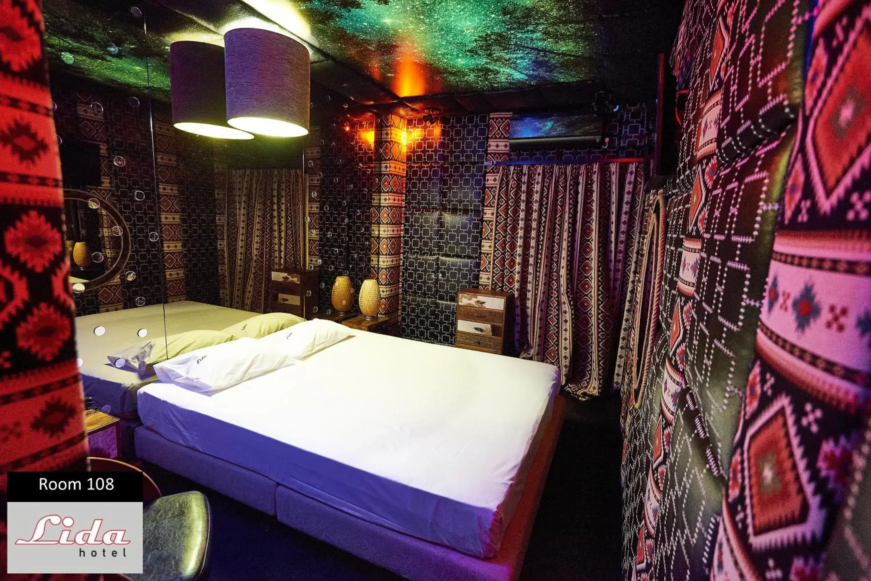 Deluxe Double Room with Shower in Lida Hotel Deluxe Double Room with Shower in Lida Hotel