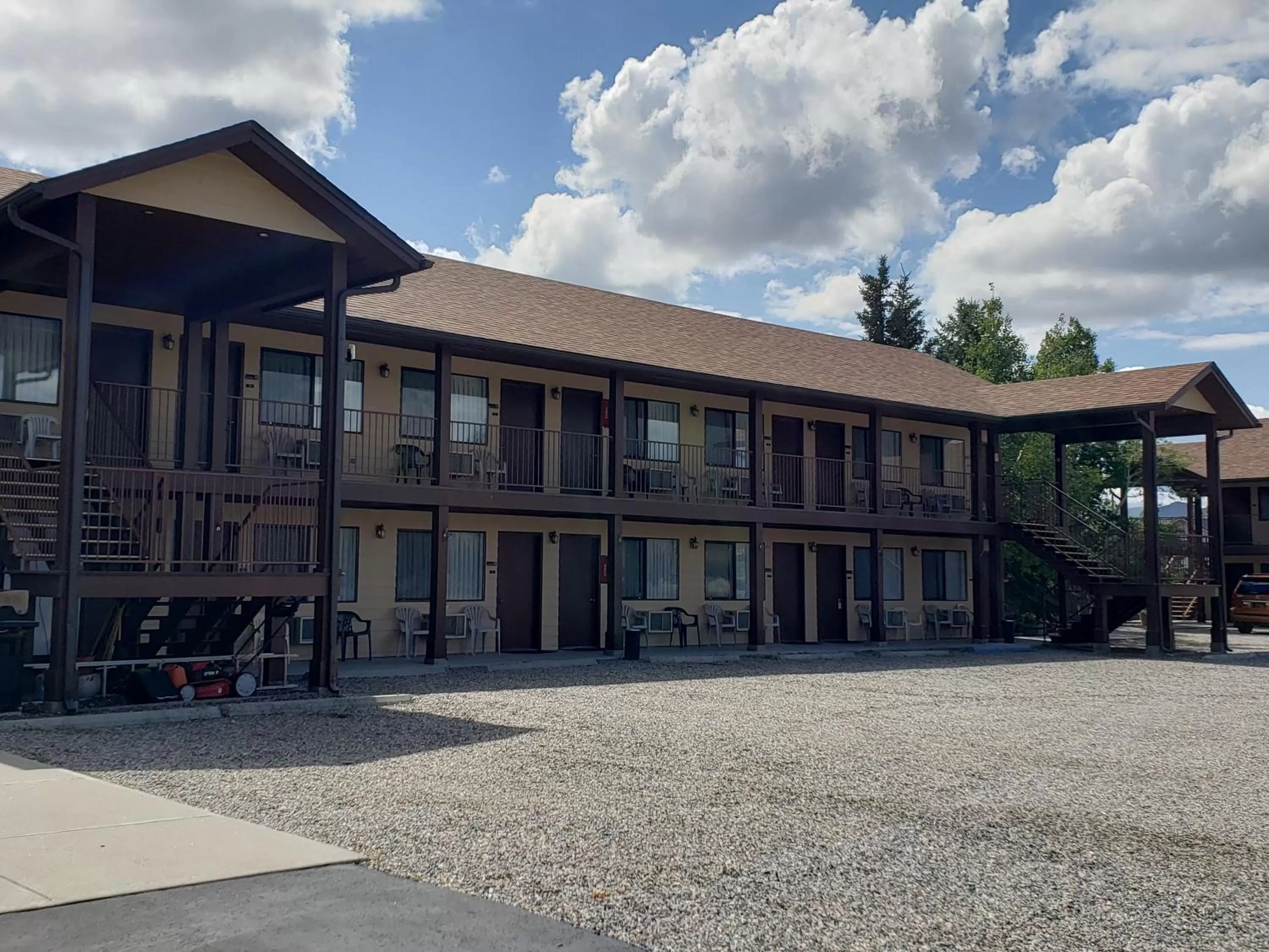Property building in Red Bear Inn