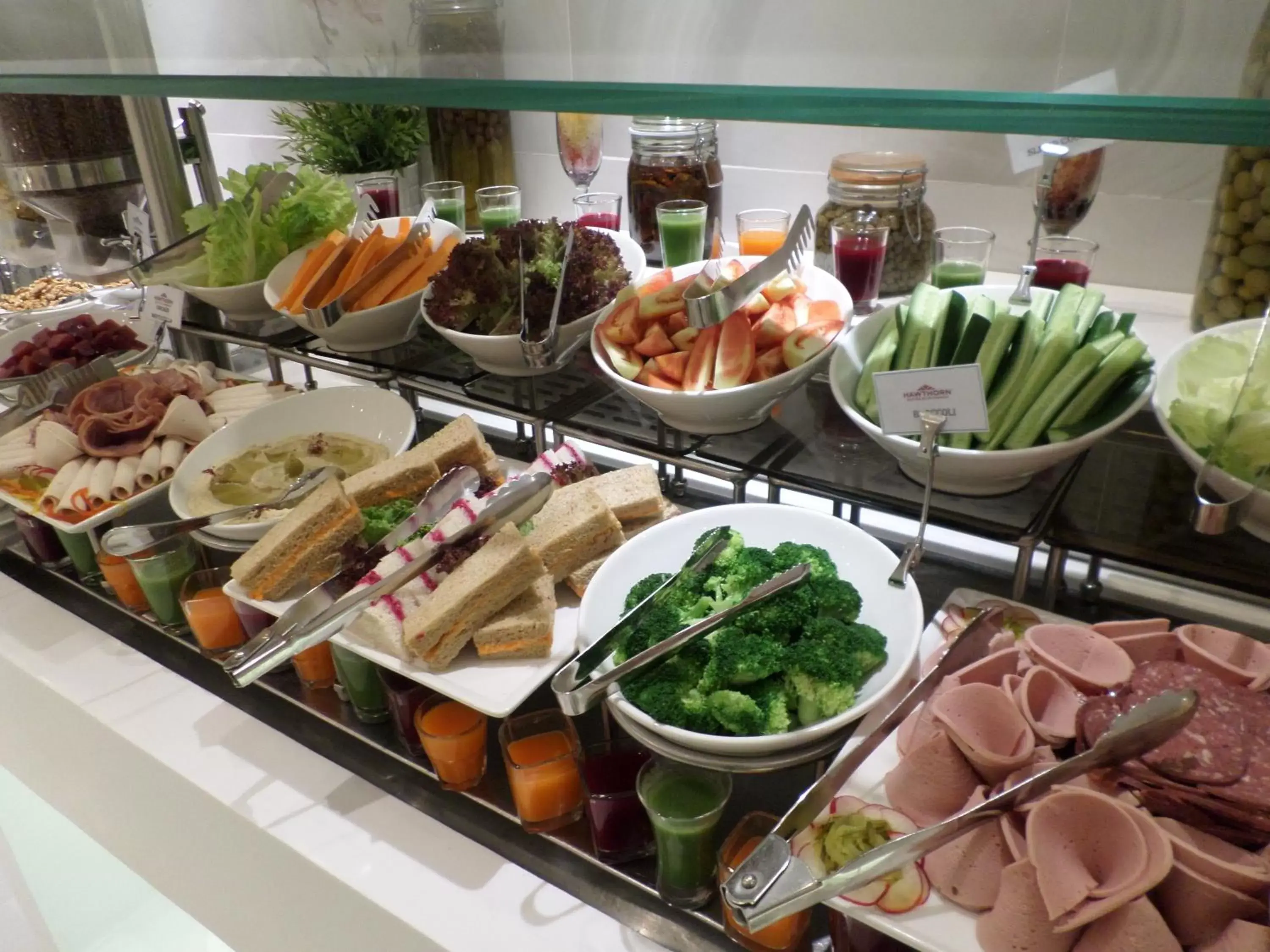 Food and drinks in Hawthorn Suites by Wyndham Abu Dhabi City Center
