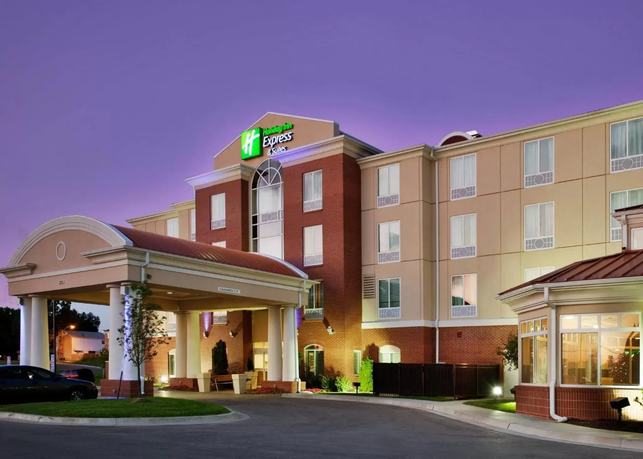 Property Building in Holiday Inn Express Hotel & Suites Kansas City - Grandview, an IHG Hotel