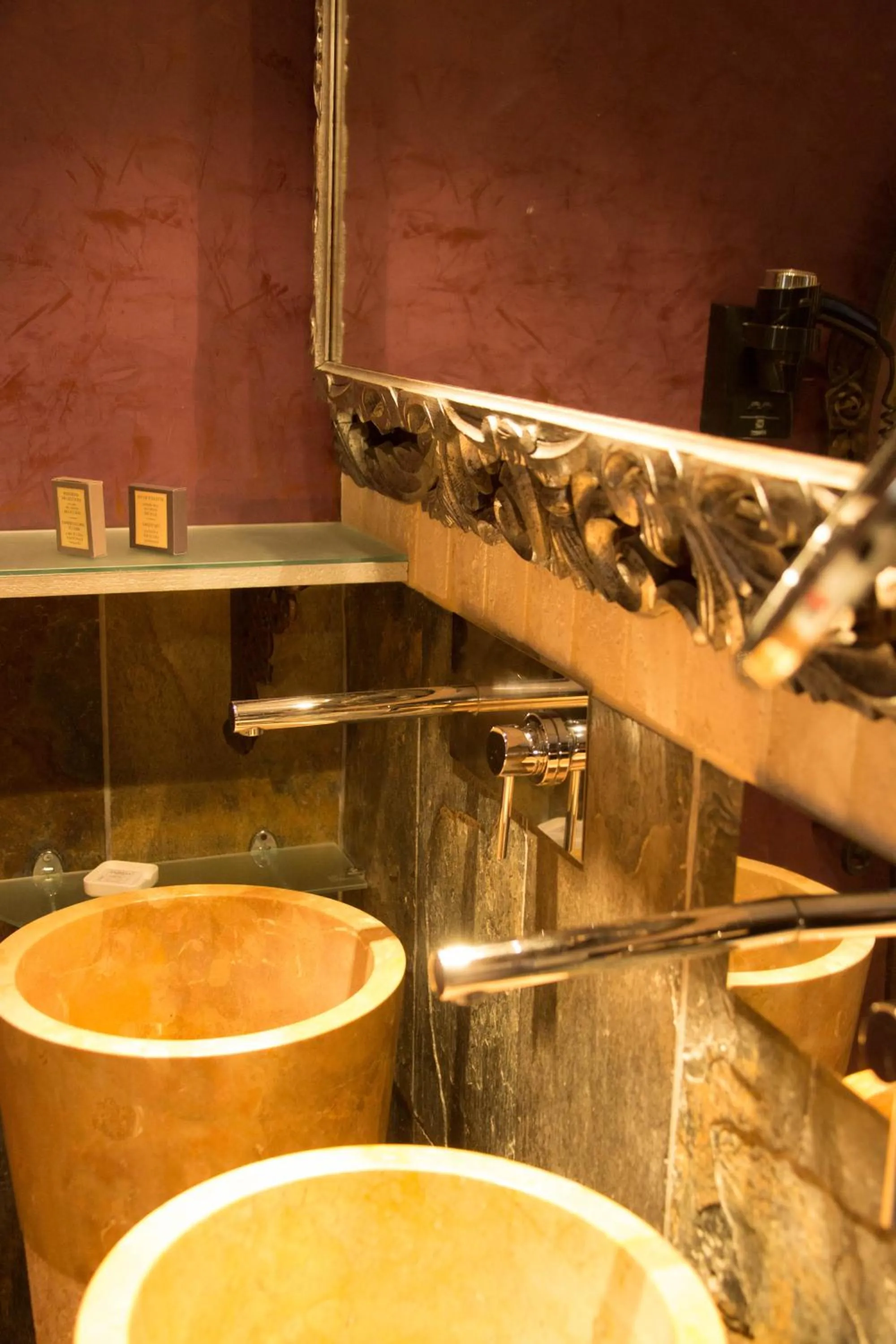 Bathroom in Hôtel-Spa Le Saint Cirq