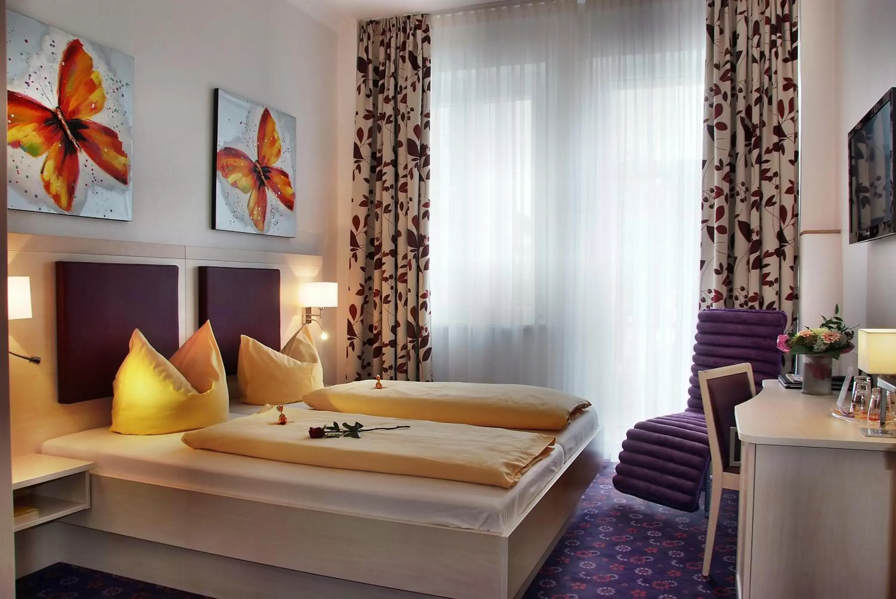 Bedroom, Bed in Hotel Monopol