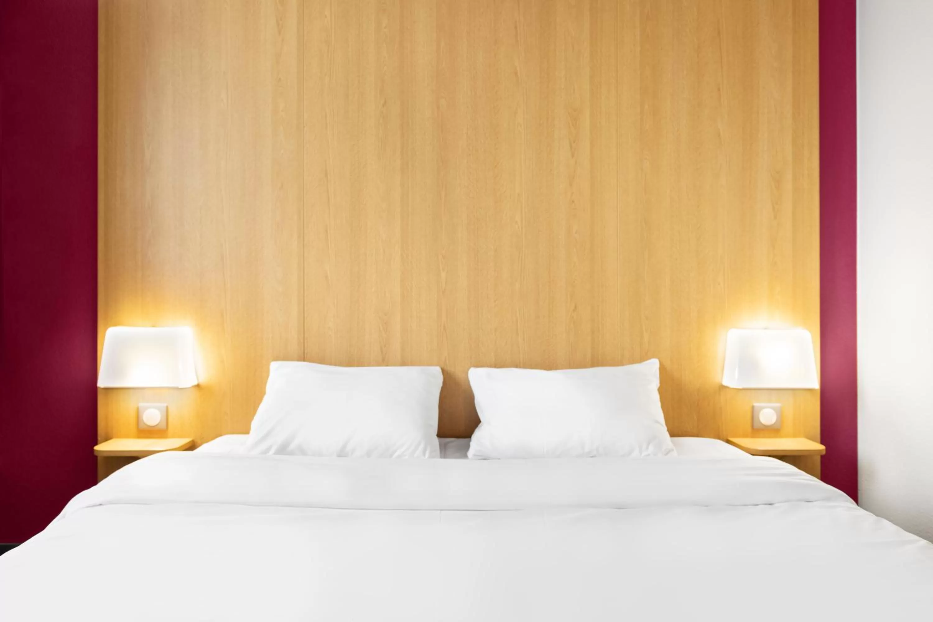 Bedroom, Bed in B&B HOTEL Lyon Vénissieux