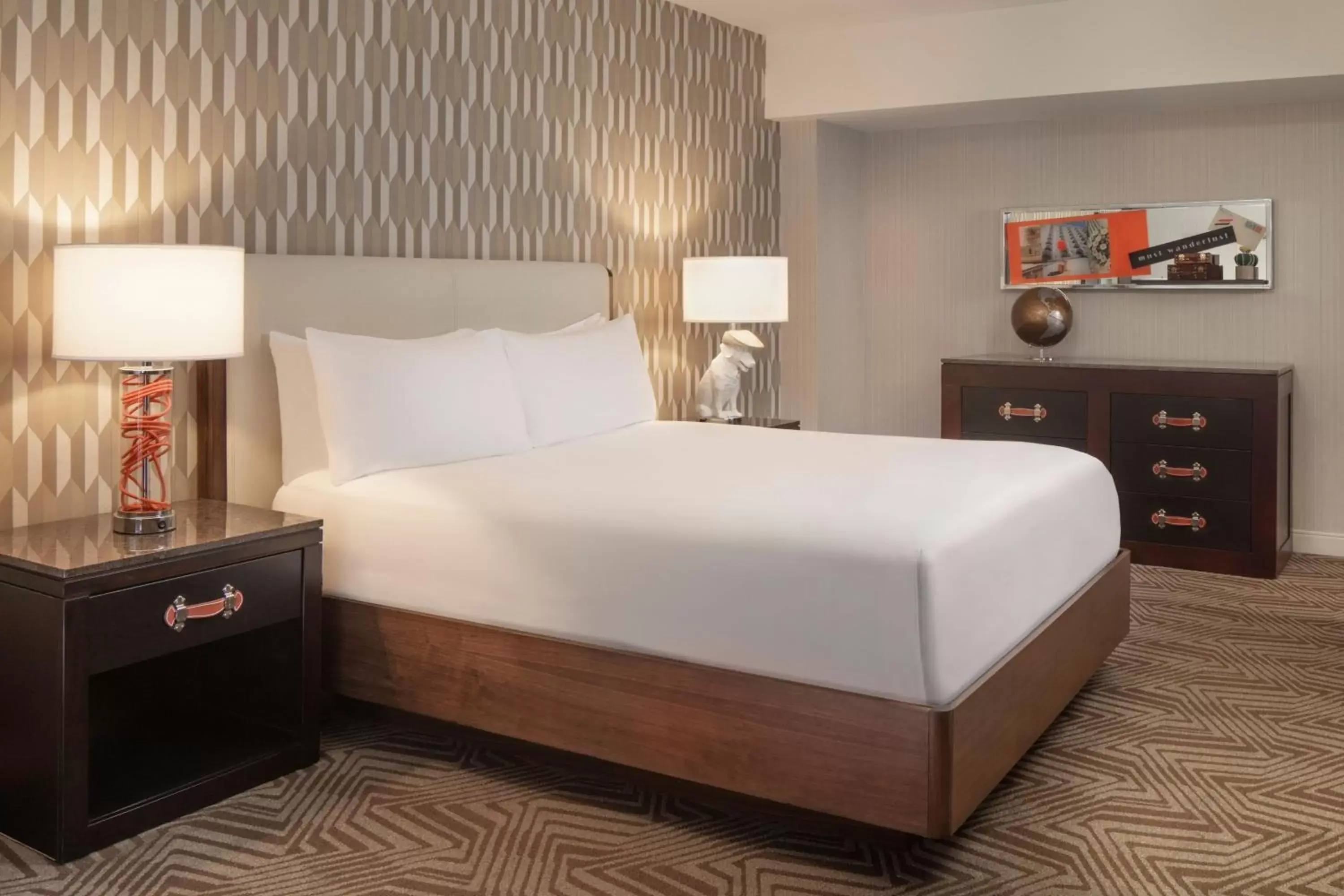 Photo of the whole room, Bed in Renaissance Phoenix Downtown Hotel