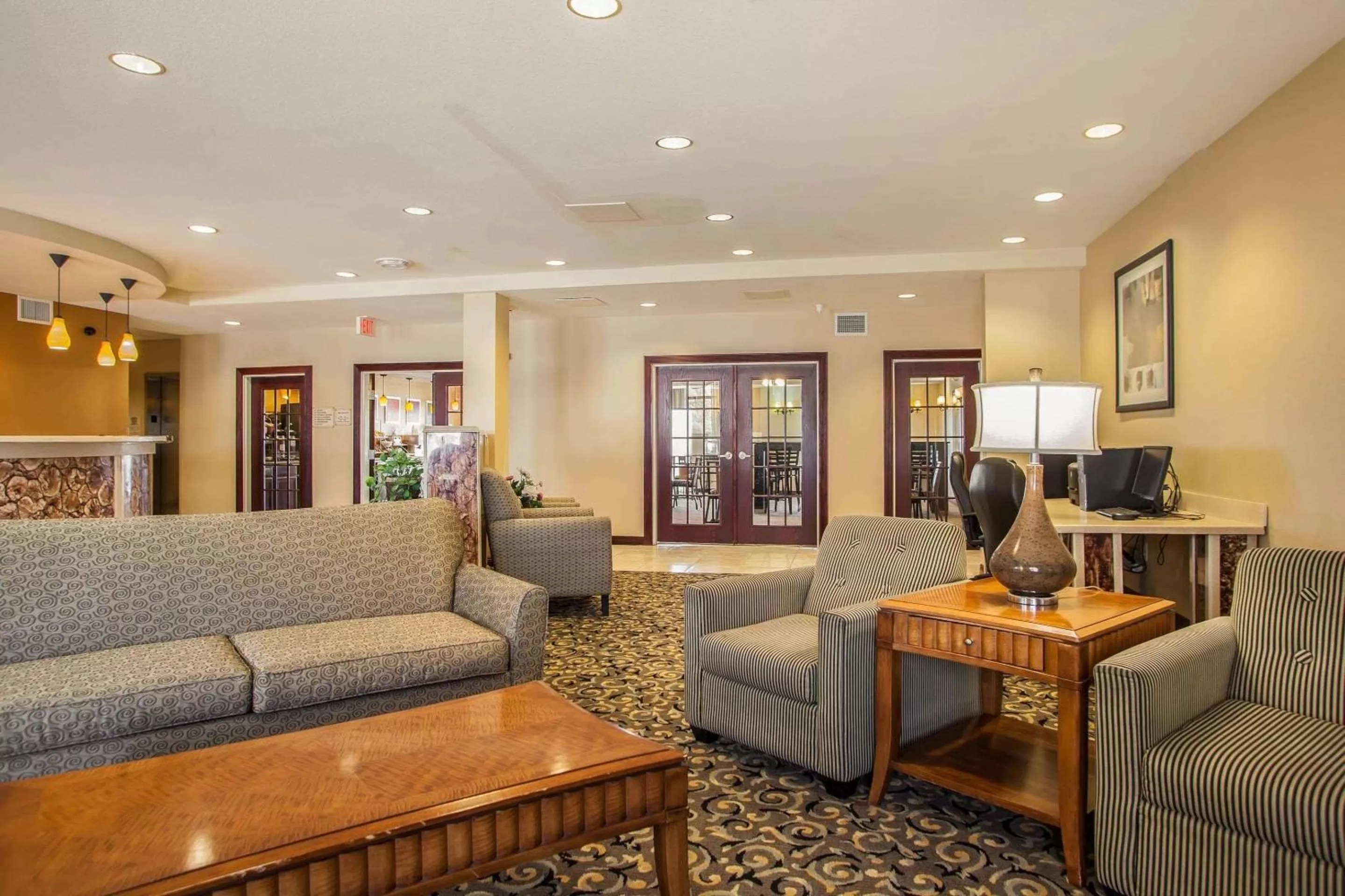 Lobby or reception in Comfort Suites Bloomington I-55 and I-74