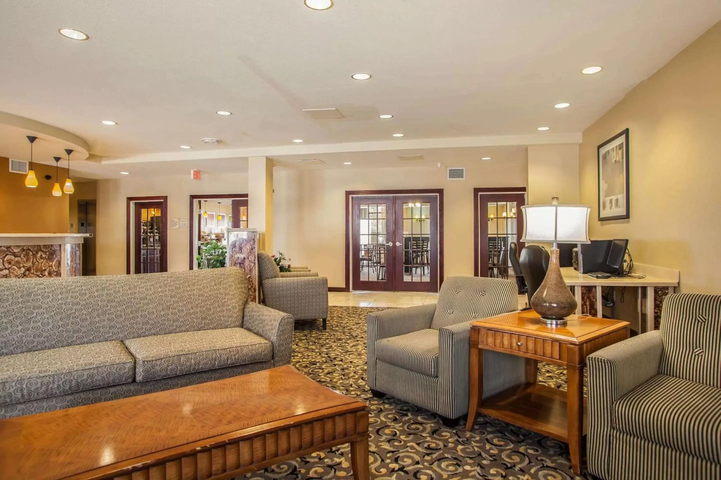 Lobby or reception, Seating Area in Comfort Suites Bloomington I-55 and I-74
