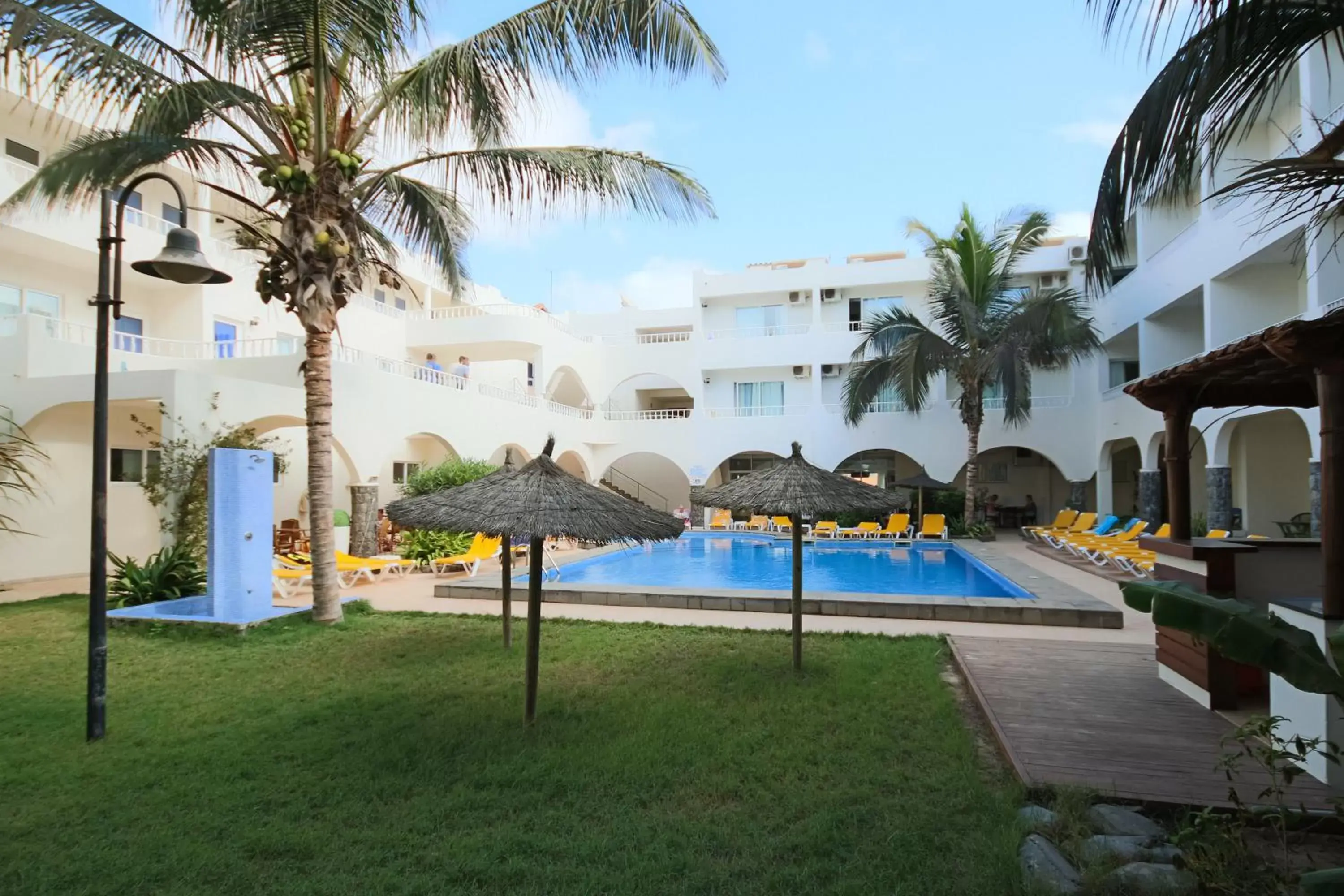 Garden, Swimming Pool in Ouril Pontao Hotel