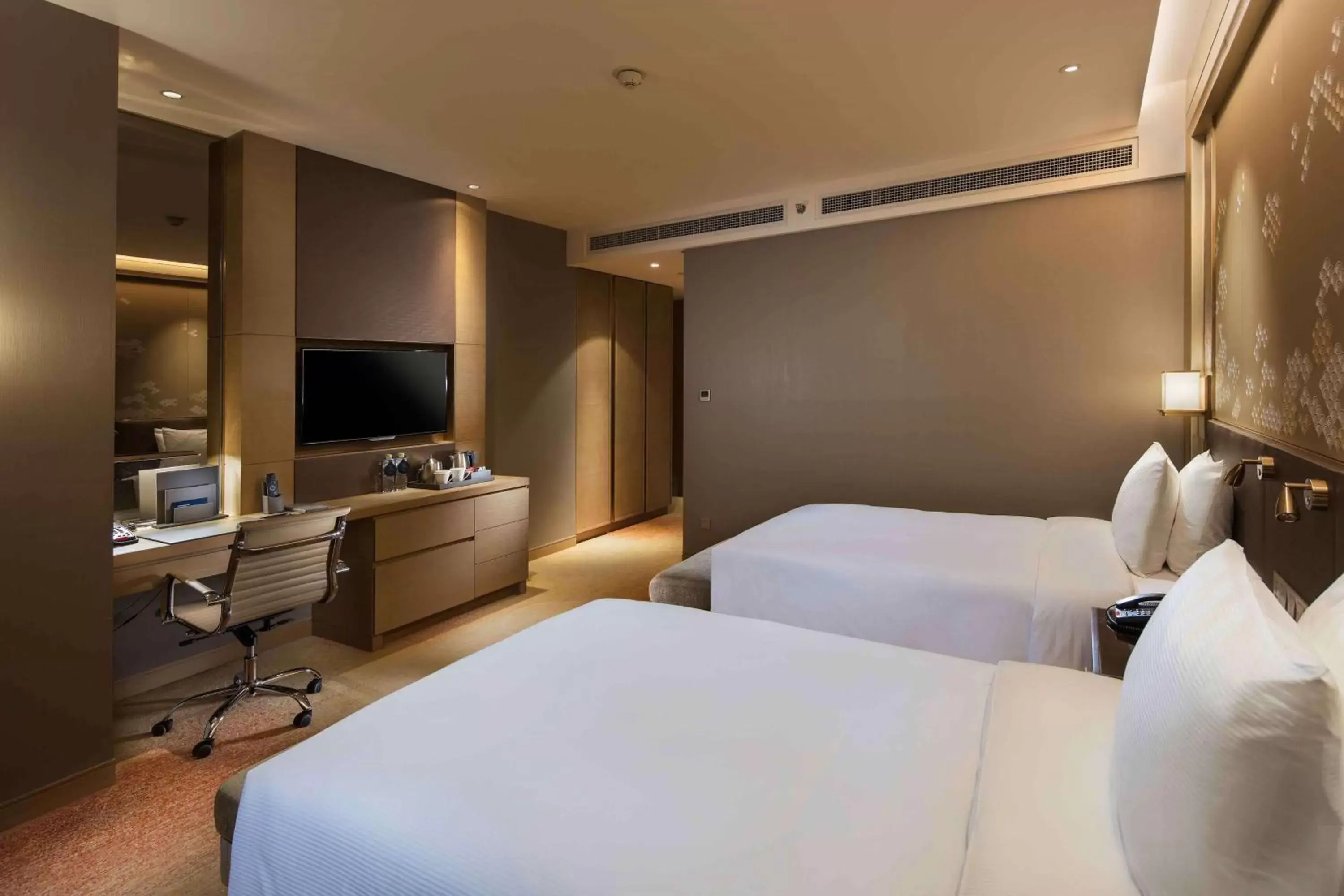 Bedroom, Bed in Hilton Yantai