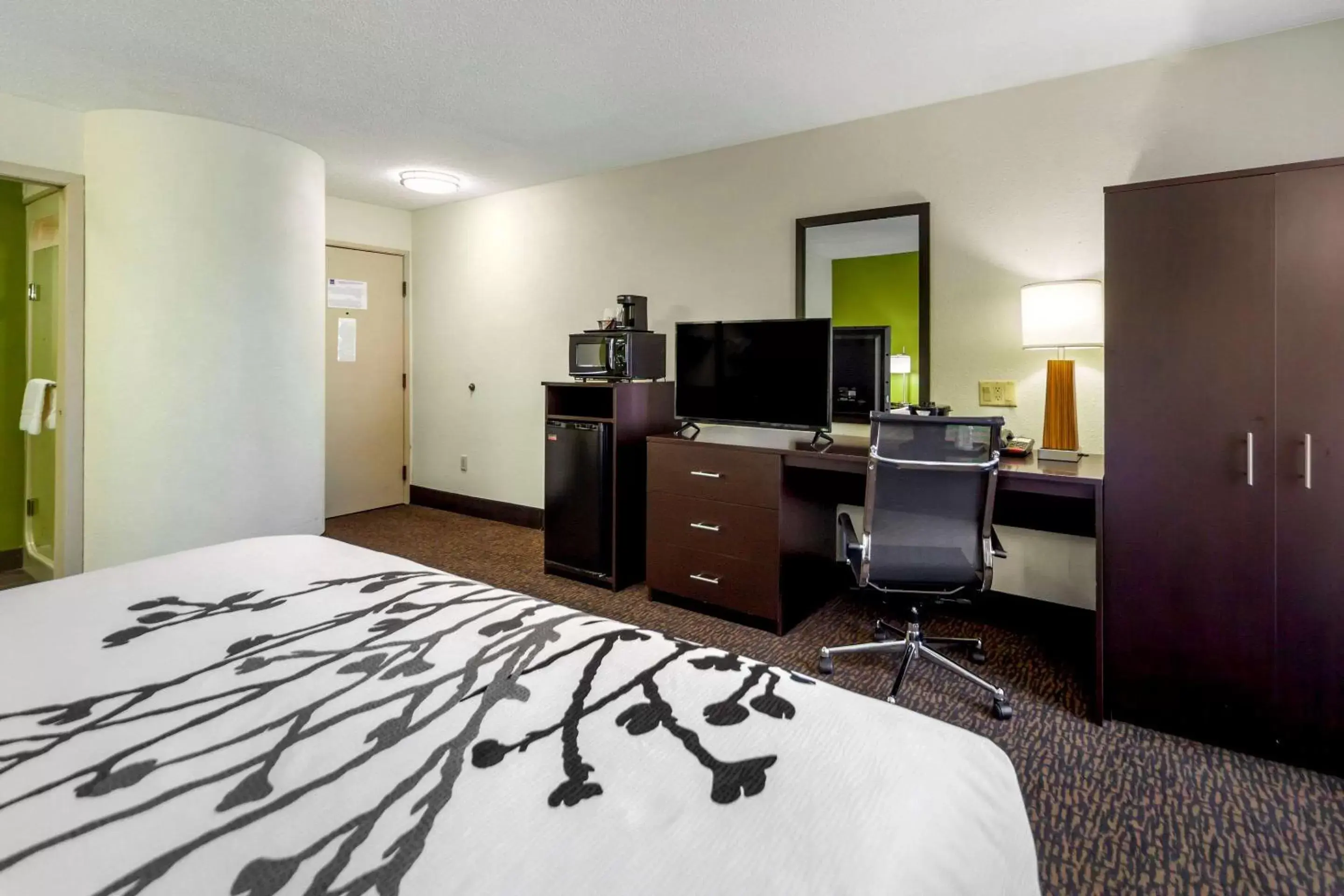 Photo of the whole room, Bed in Sleep Inn By Choice Hotels