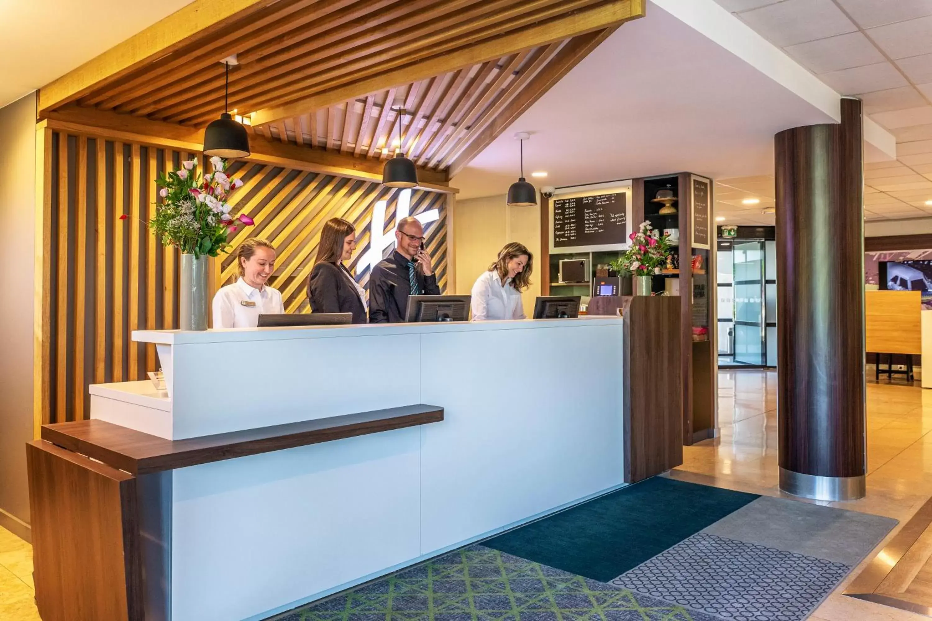 Property building, Lobby/Reception in Holiday Inn Toulouse Airport, an IHG Hotel