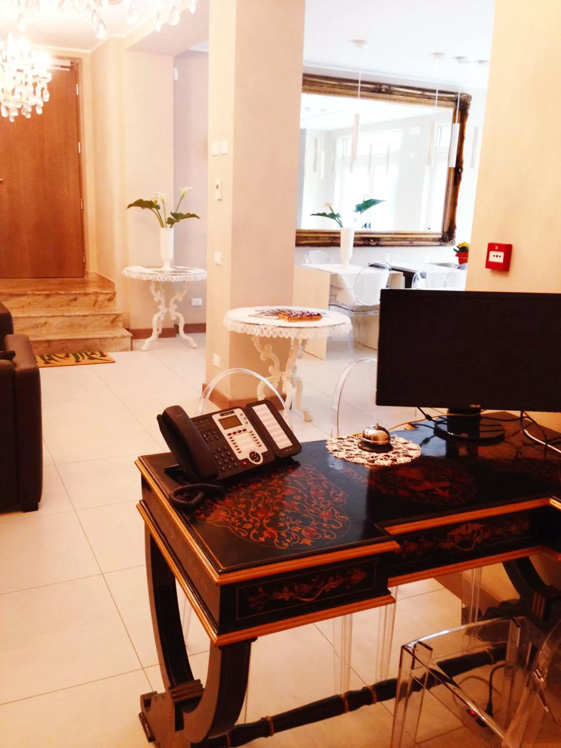 Lobby or reception, TV/Entertainment Center in La Castellana Loft Hotel