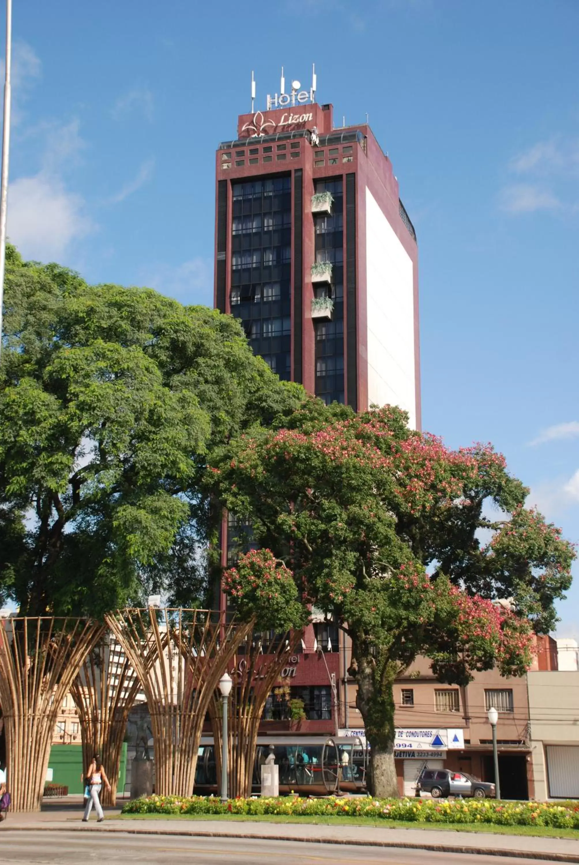 Property Building in Lizon Curitiba Hotel