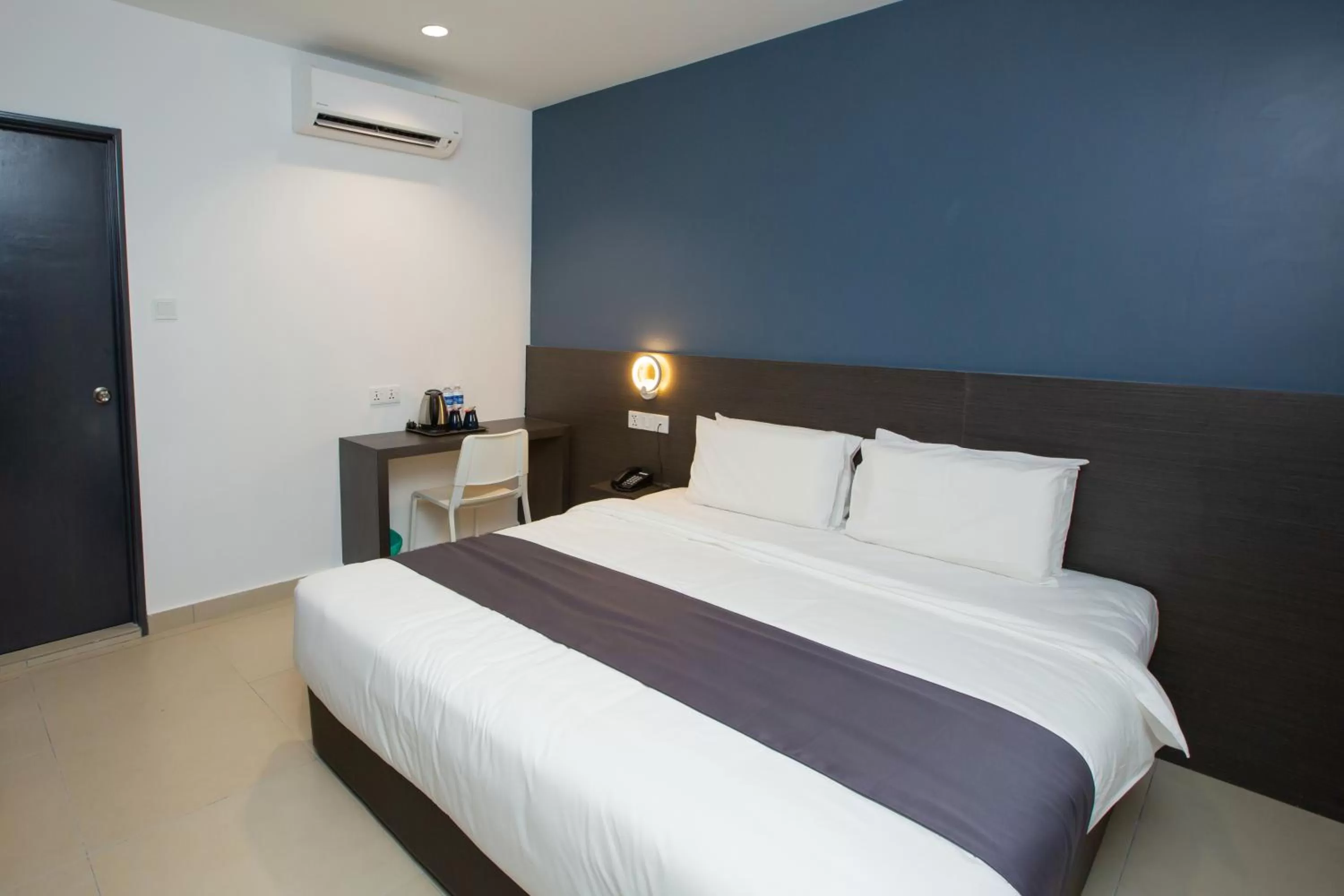 Bed in 1 Hotel Signature