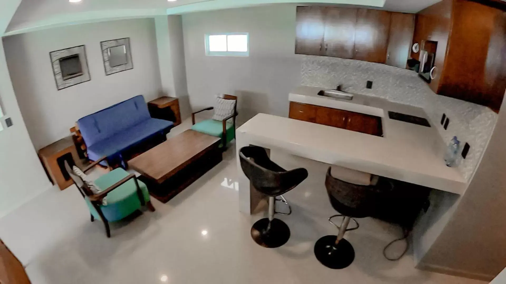 Kitchen or kitchenette, Seating Area in Ocean Dream Cancun by GuruHotel