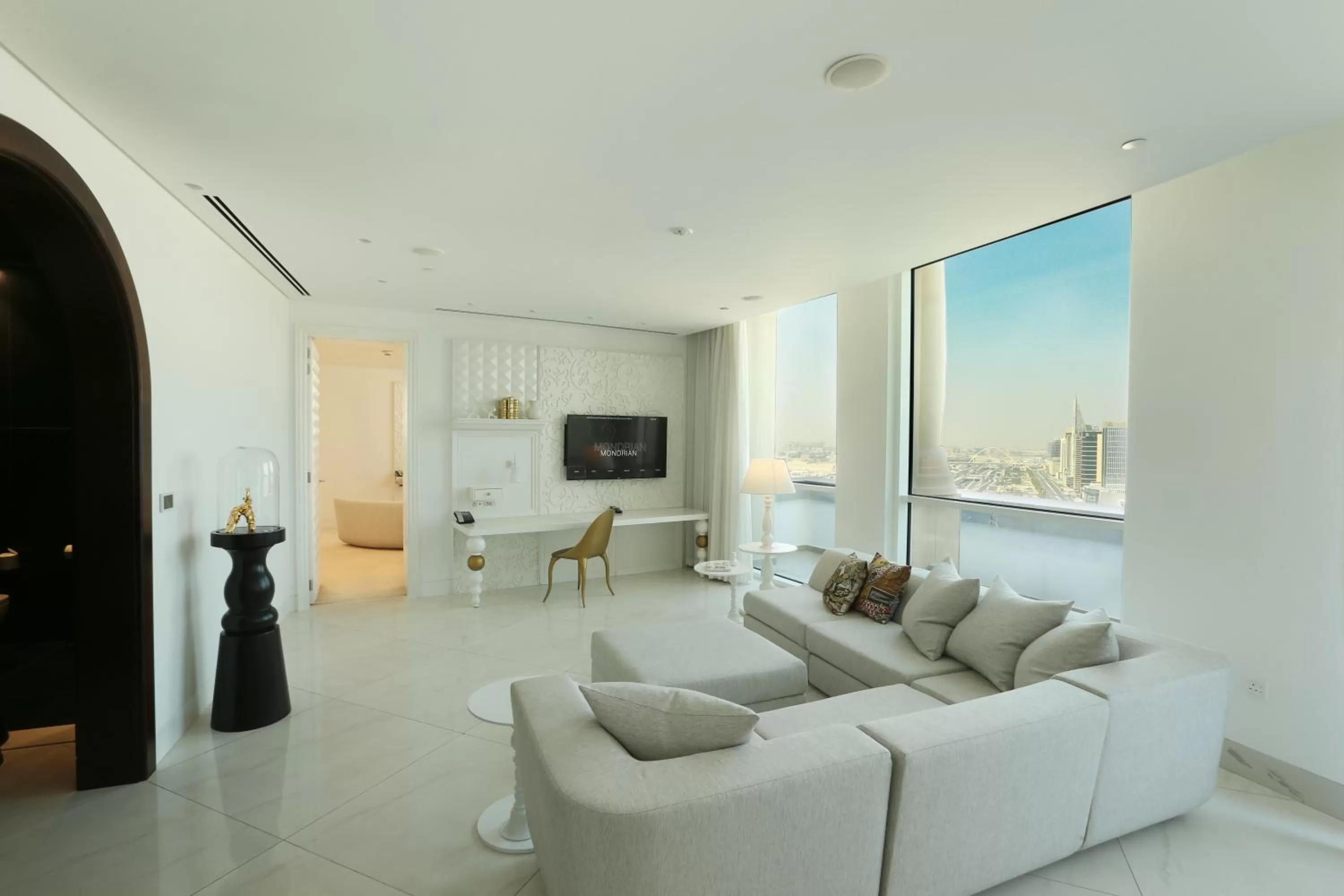 Communal lounge/ TV room in Mondrian Doha