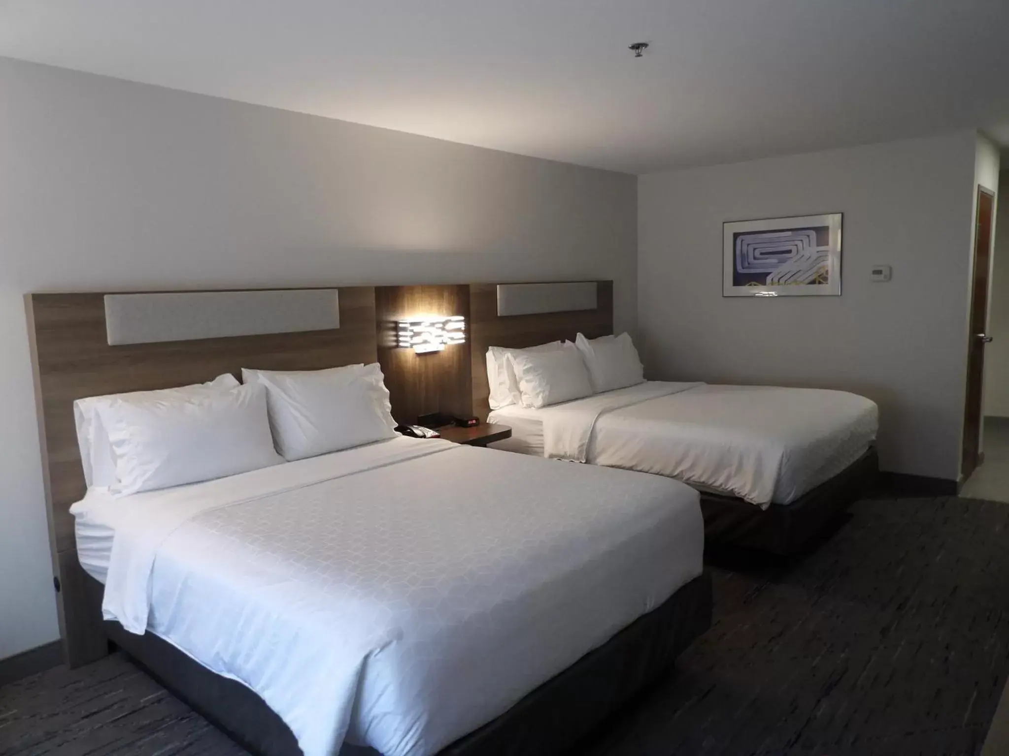 Photo of the whole room, Bed in Holiday Inn Express & Suites - Huntsville Airport, an IHG Hotel