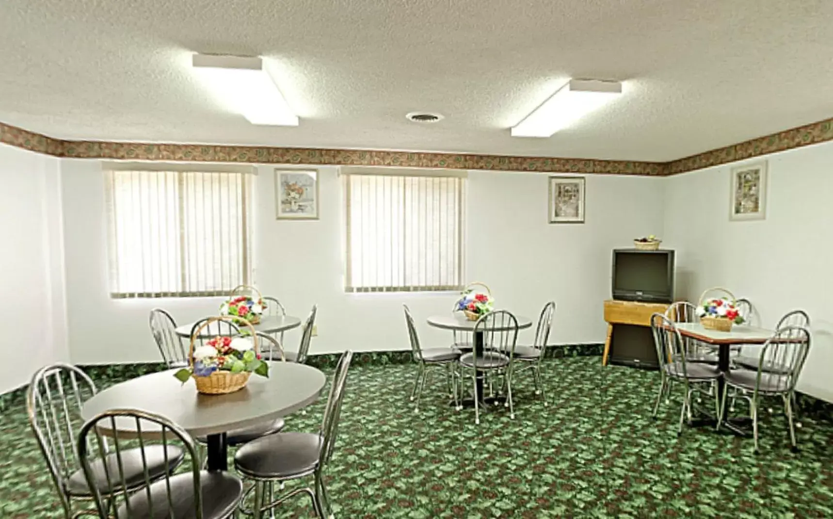 Restaurant/Places to Eat in Americas Best Value Inn West Frankfort