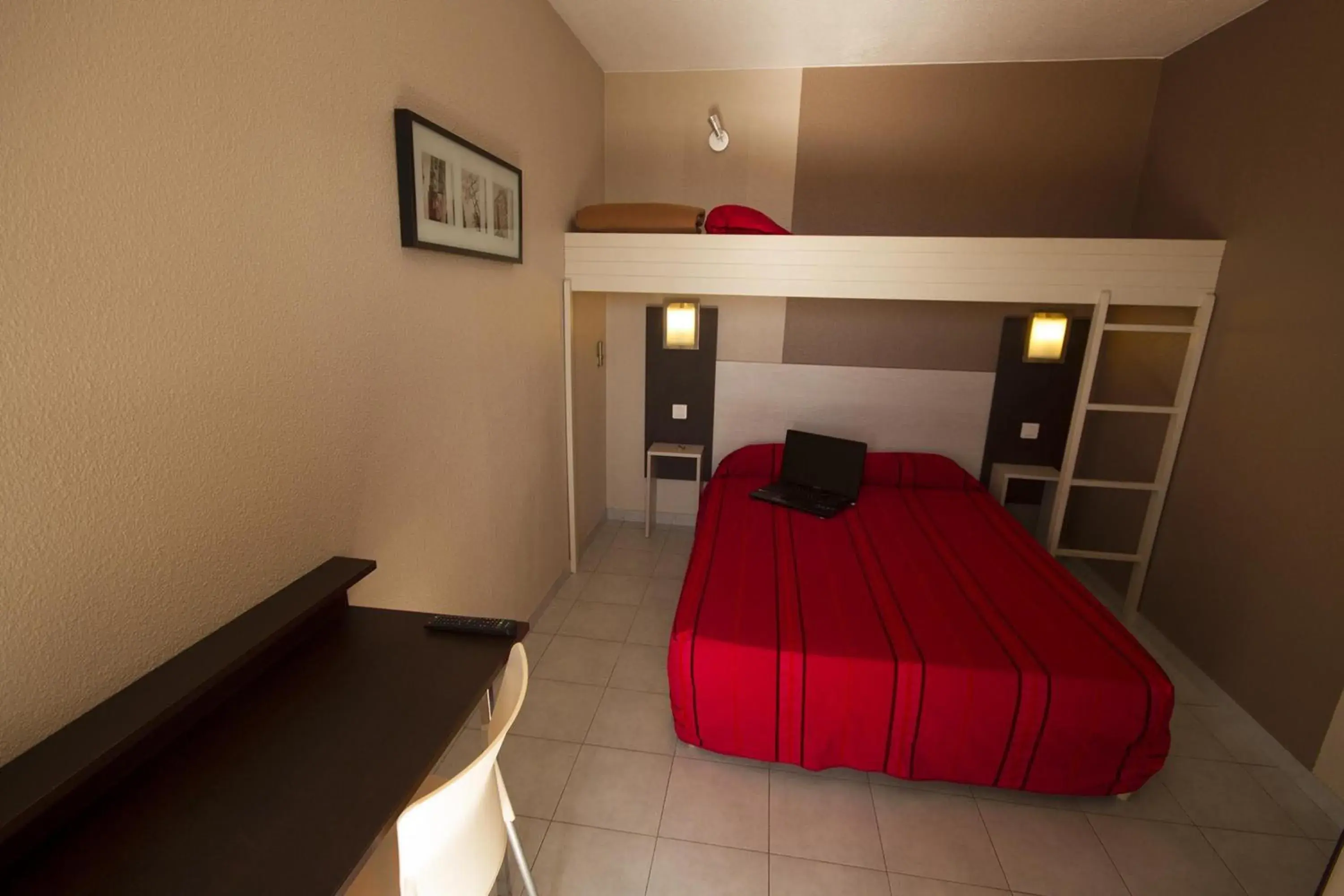 Photo of the whole room, Bed in Brit Hotel Essentiel Sète / Balaruc