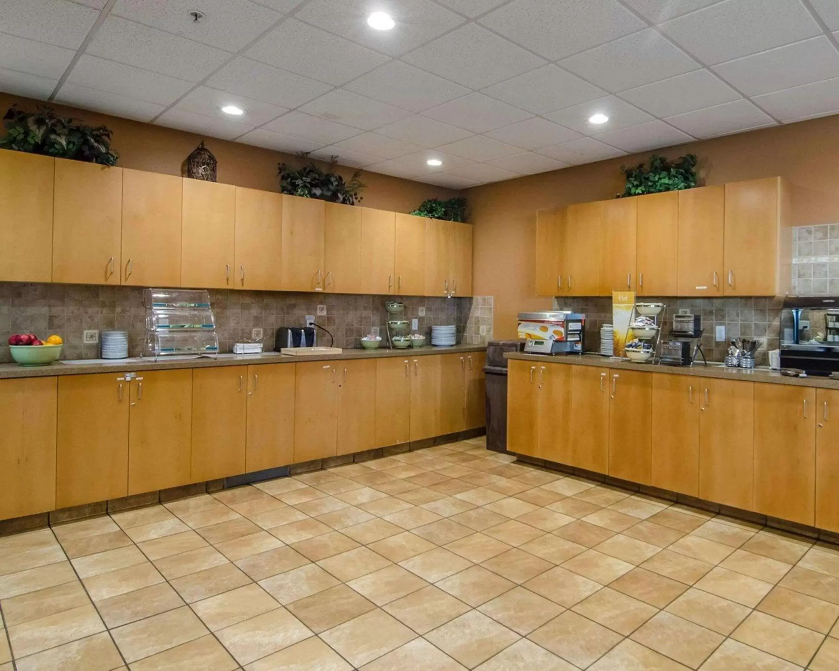 Restaurant/Places to Eat in Quality Inn & Suites Grand Prairie