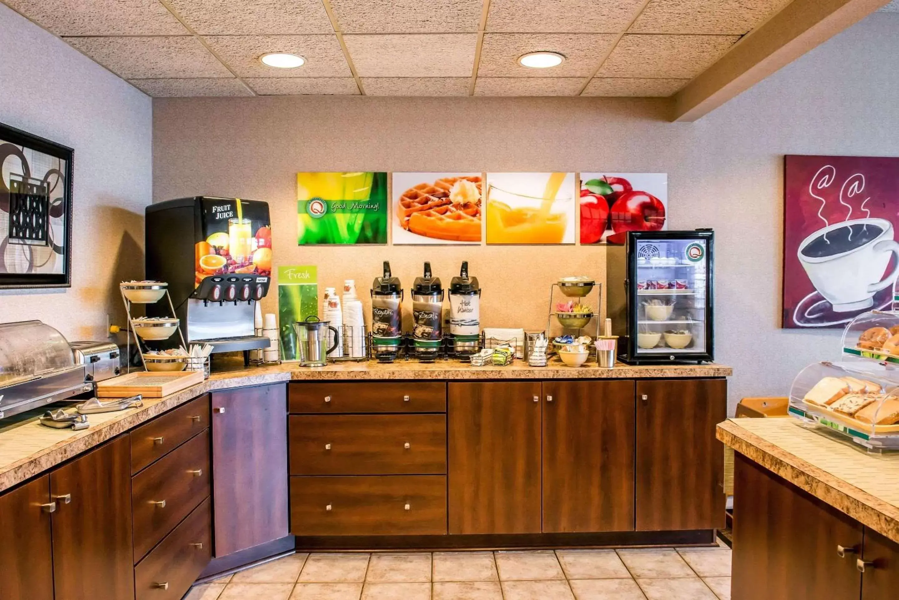 Restaurant/places to eat in Quality Inn Pittsburgh Airport