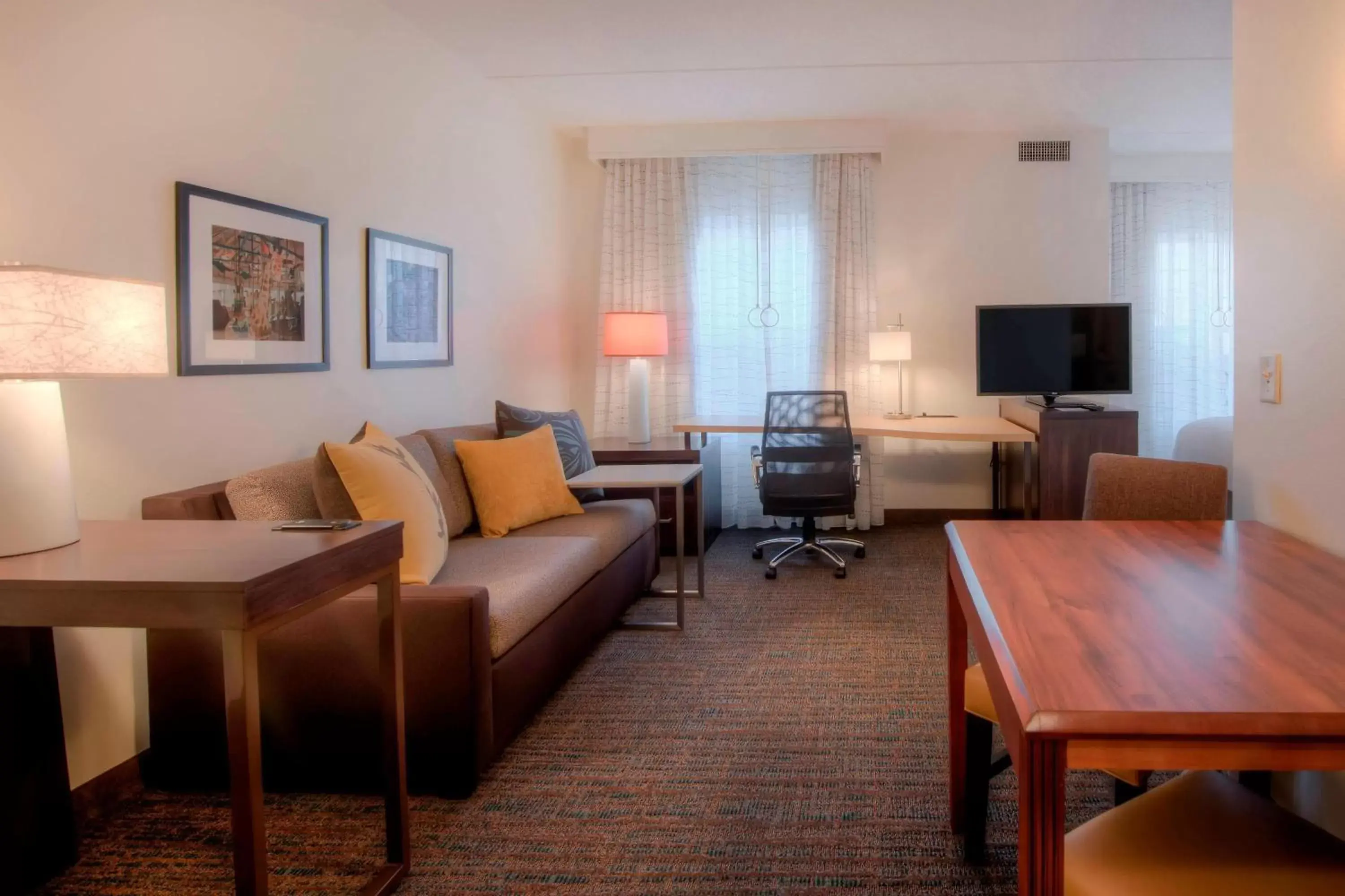 Photo of the whole room, Seating Area in Residence Inn by Marriott Raleigh Crabtree Valley