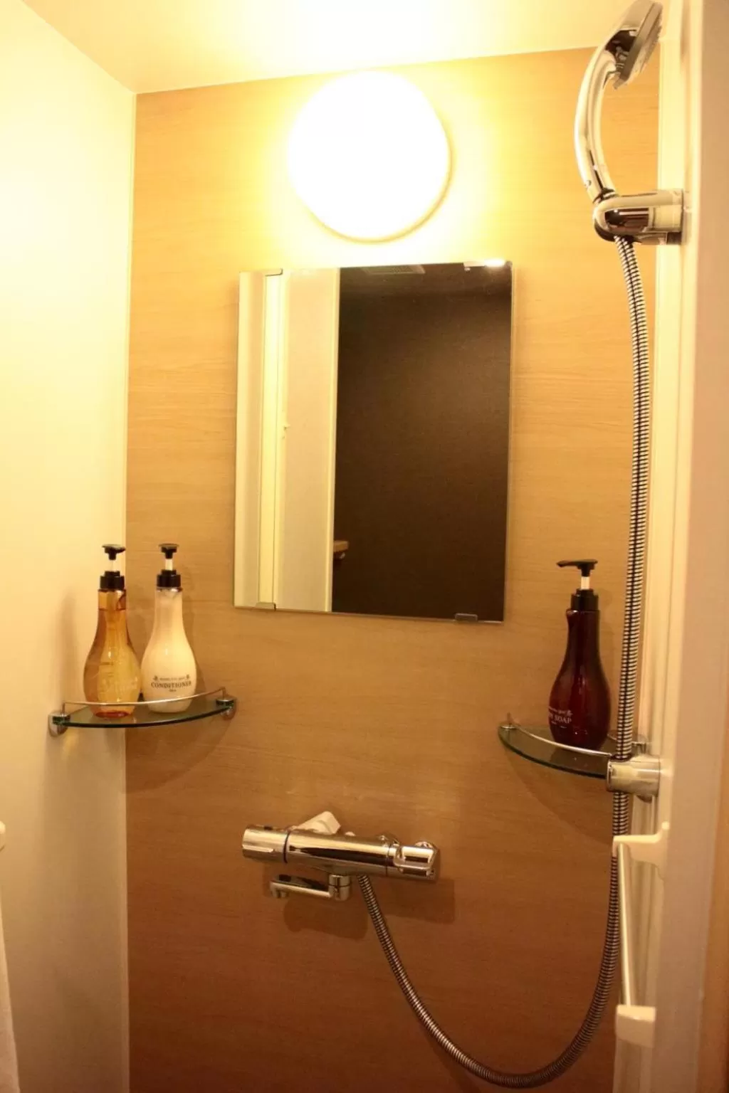 Shower in Onyado Nono Namba Natural Hot Spring