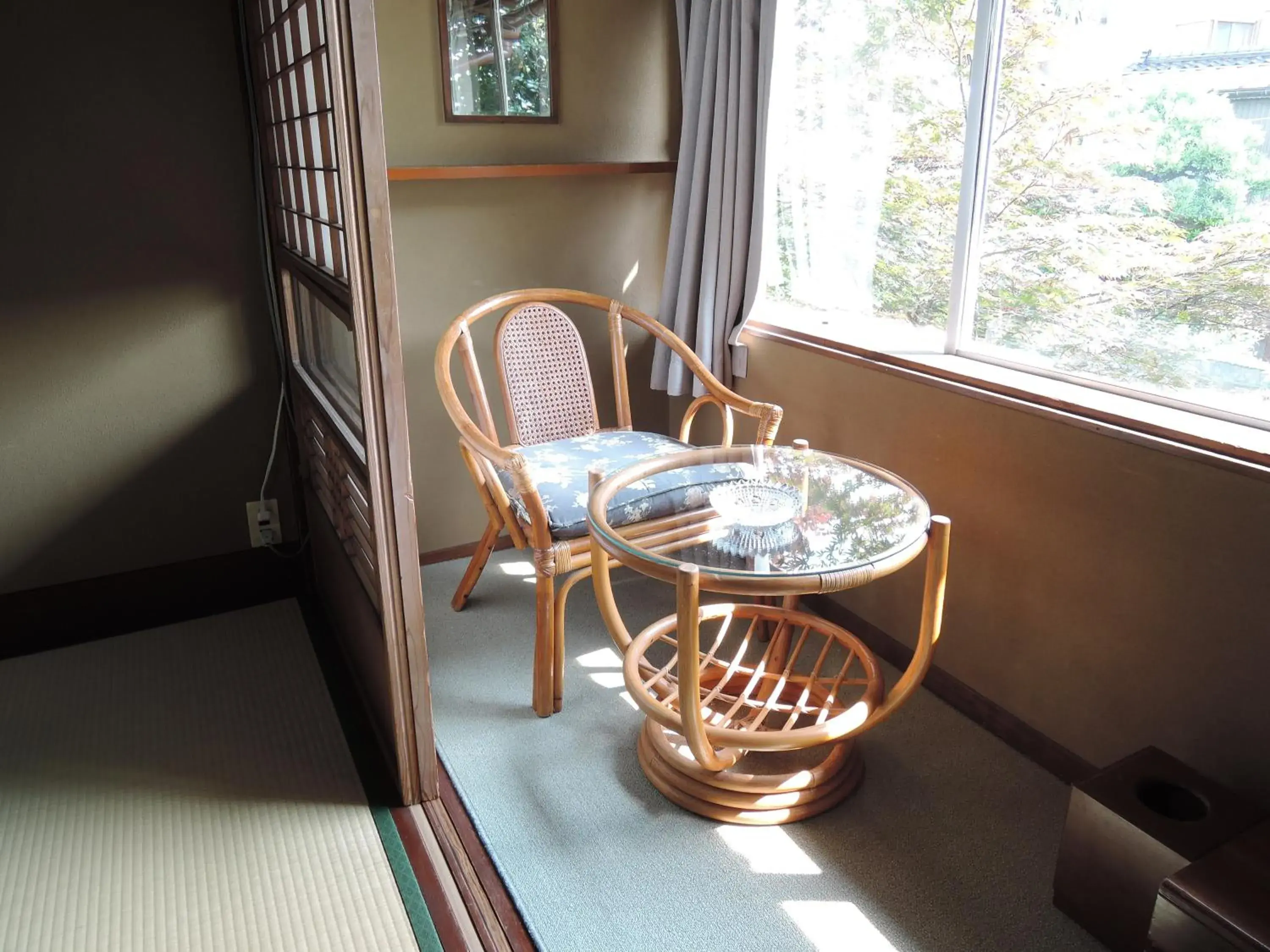 Photo of the whole room, Seating Area in Kadokyu Ryokan