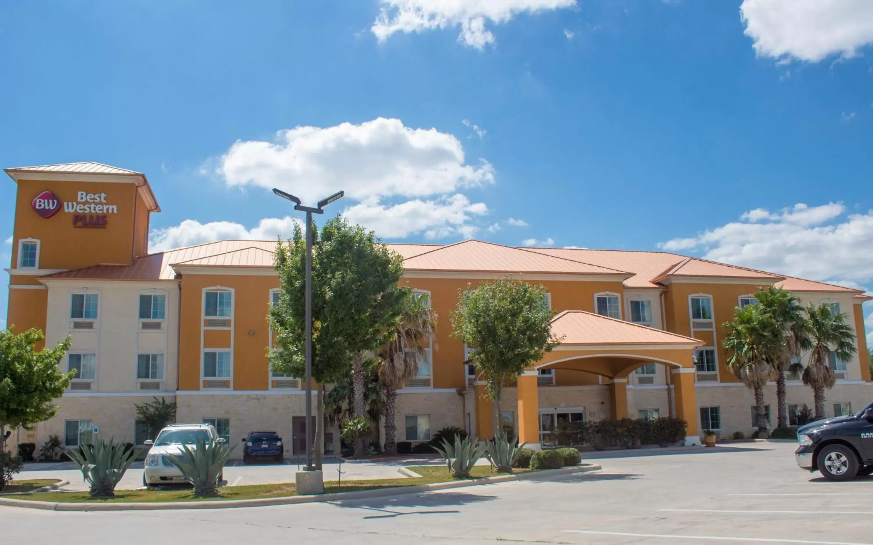 Property Building in Best Western Plus San Antonio East Inn & Suites