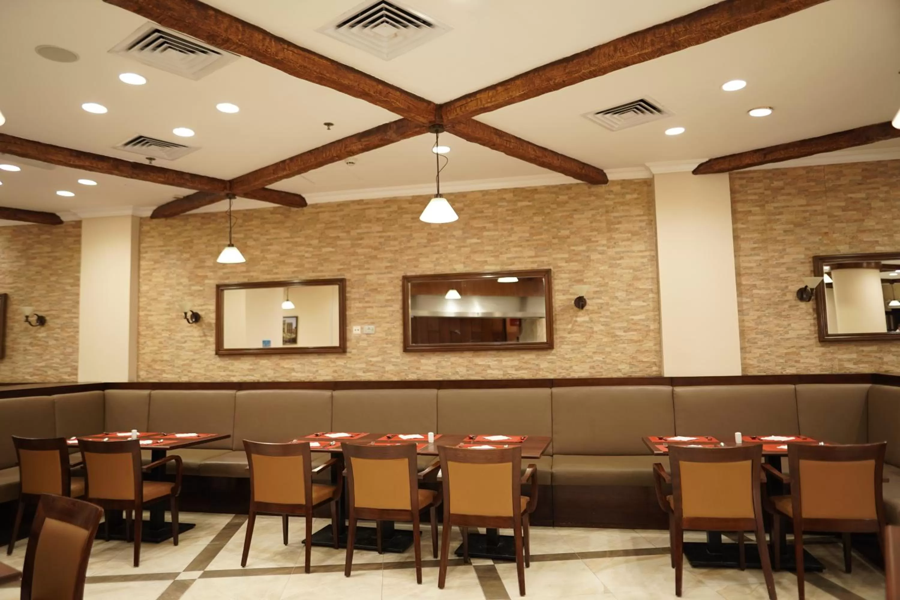 Restaurant/places to eat in The Grand Plaza Hotel Smouha